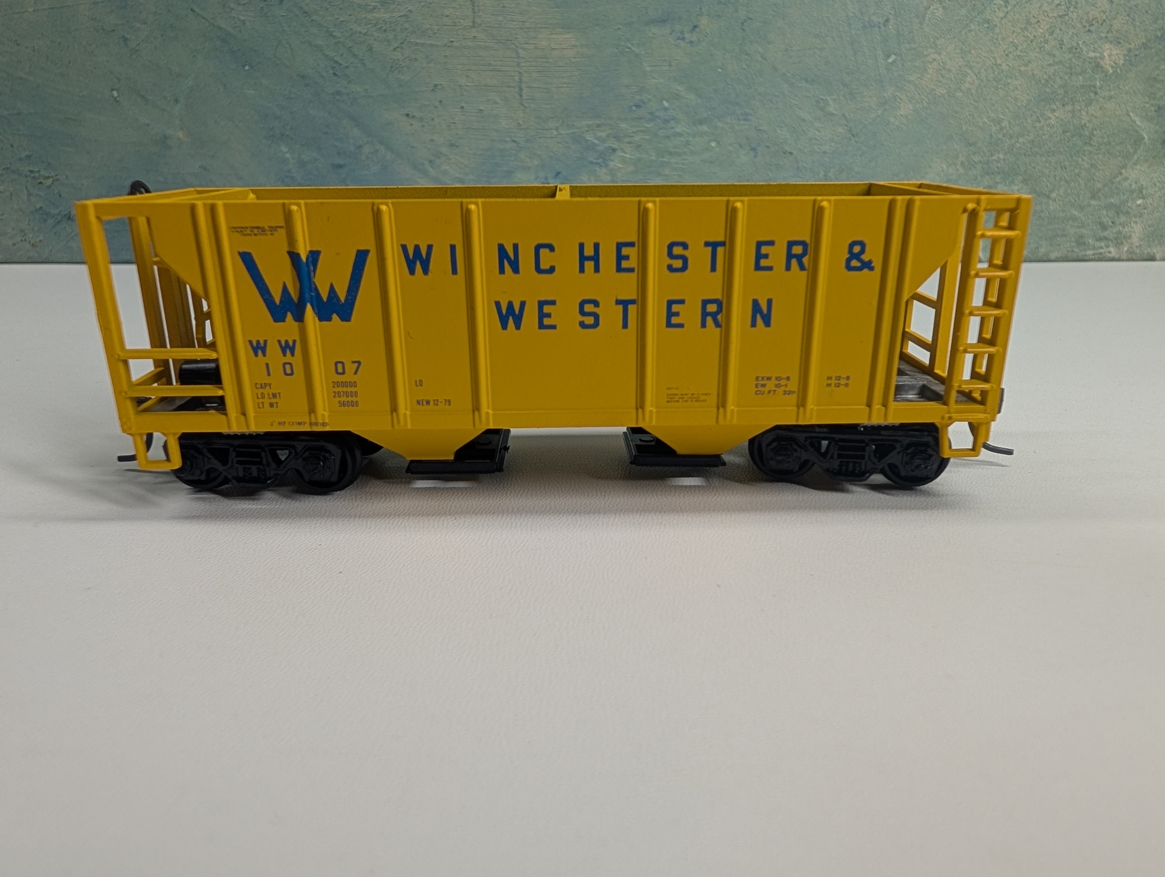 USED Roundhouse 4961 HO Scale 2 Bay Covered Hopper Winchester and Western WW #1007 Bev-Bel KIT