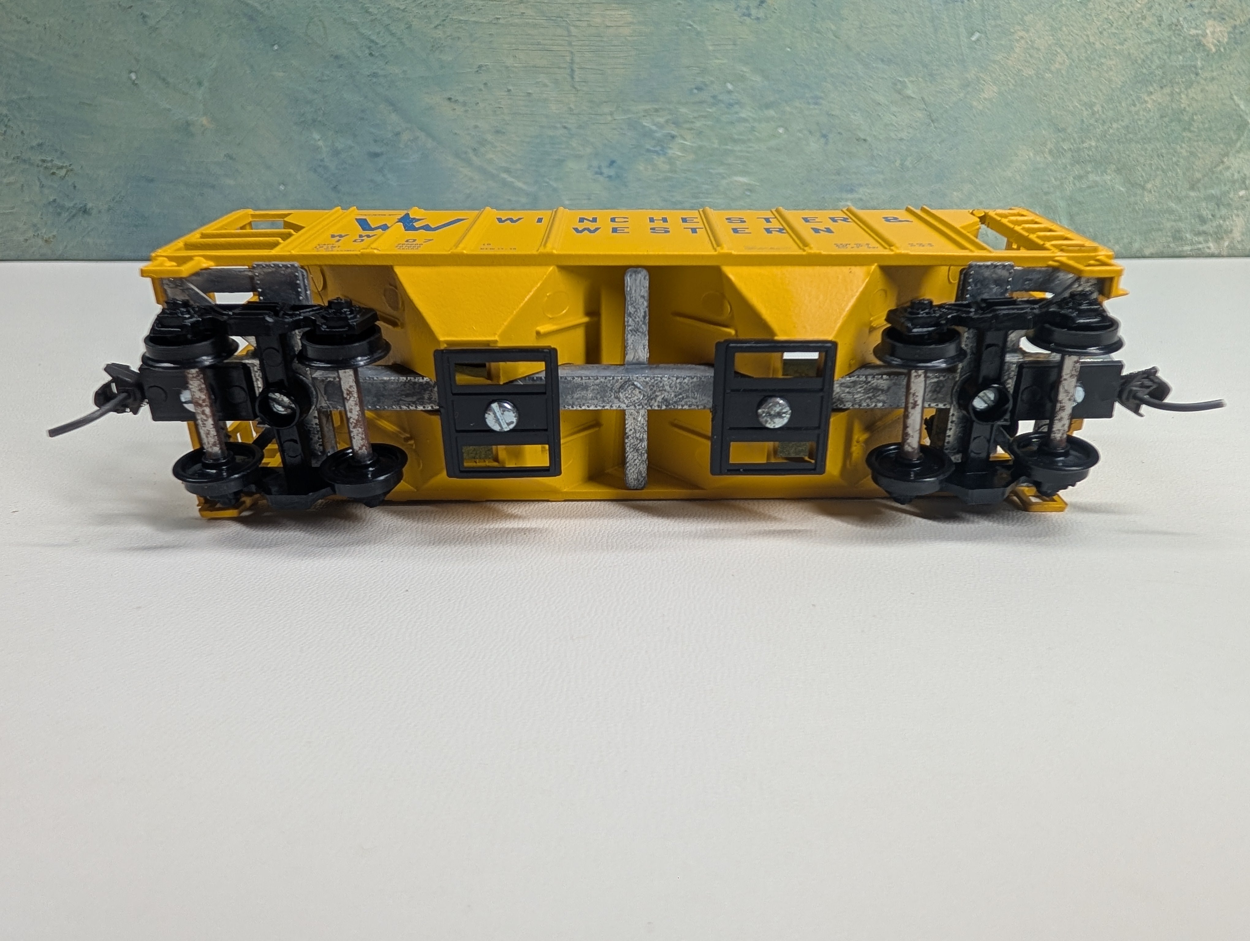 USED Roundhouse 4961 HO Scale 2 Bay Covered Hopper Winchester and Western WW #1007 Bev-Bel KIT