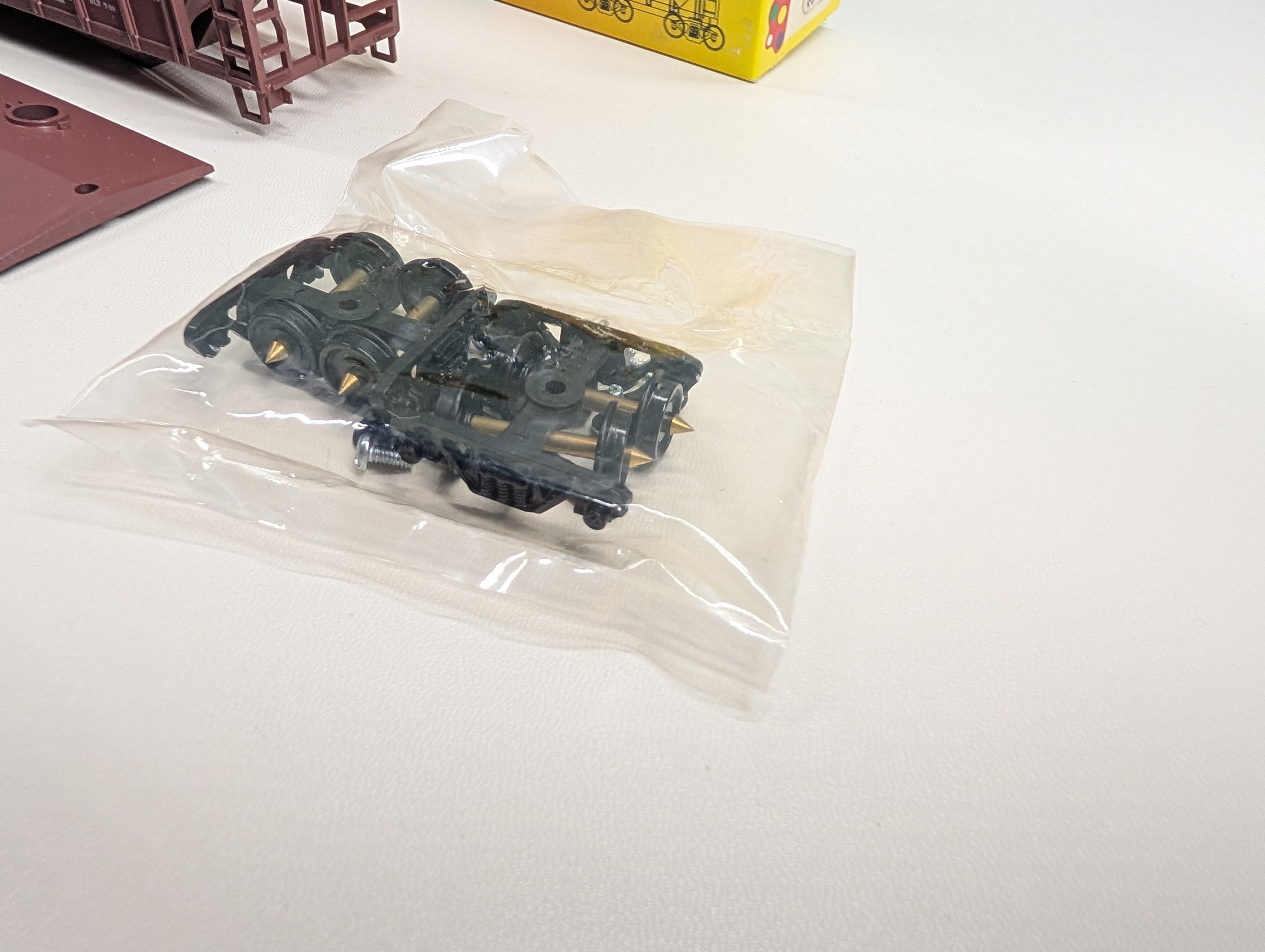 USED Roundhouse #02071 HO Scale 2 Bay Covered Hopper Lehigh Valley LV #50384 KIT