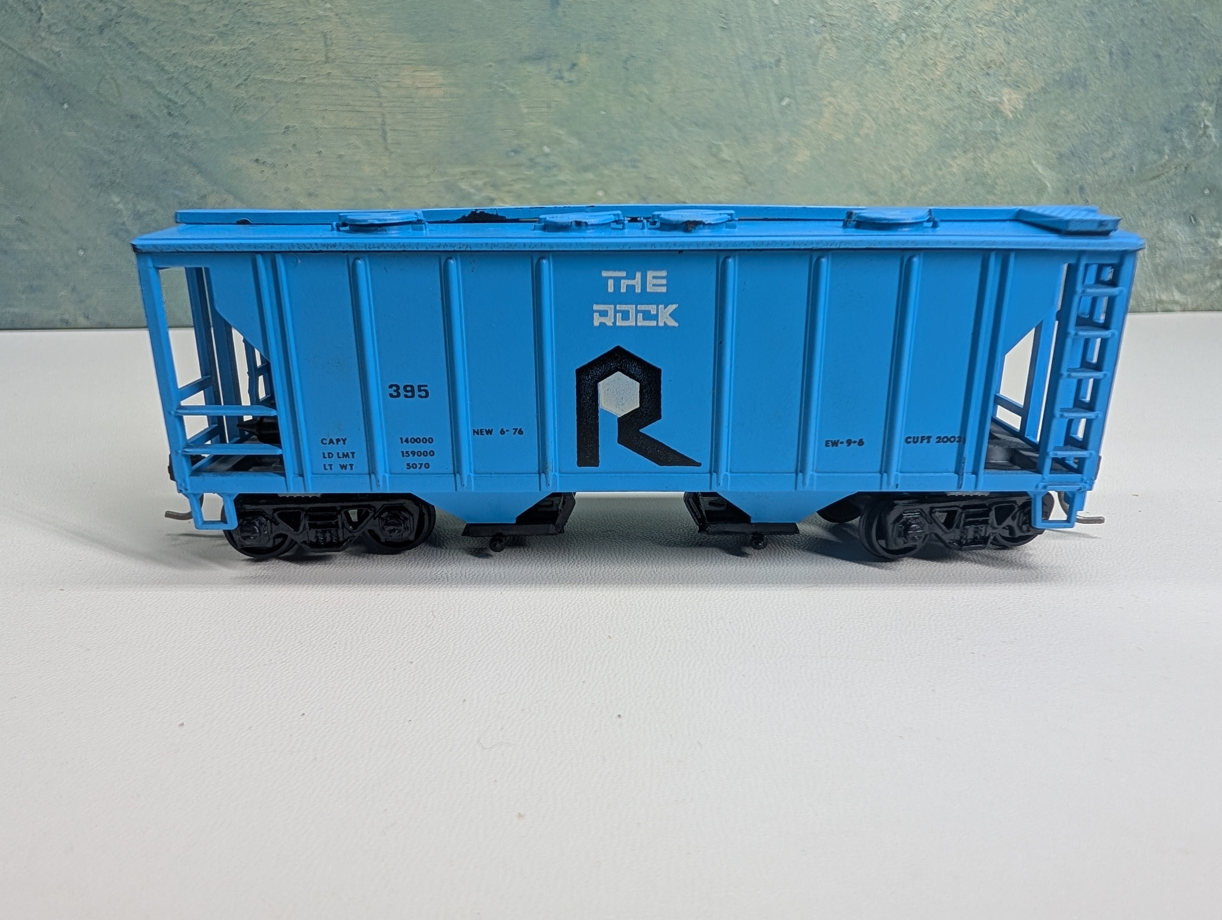 USED Roundhouse 1444 HO Scale 2 Bay Covered Hopper Rock Island #395