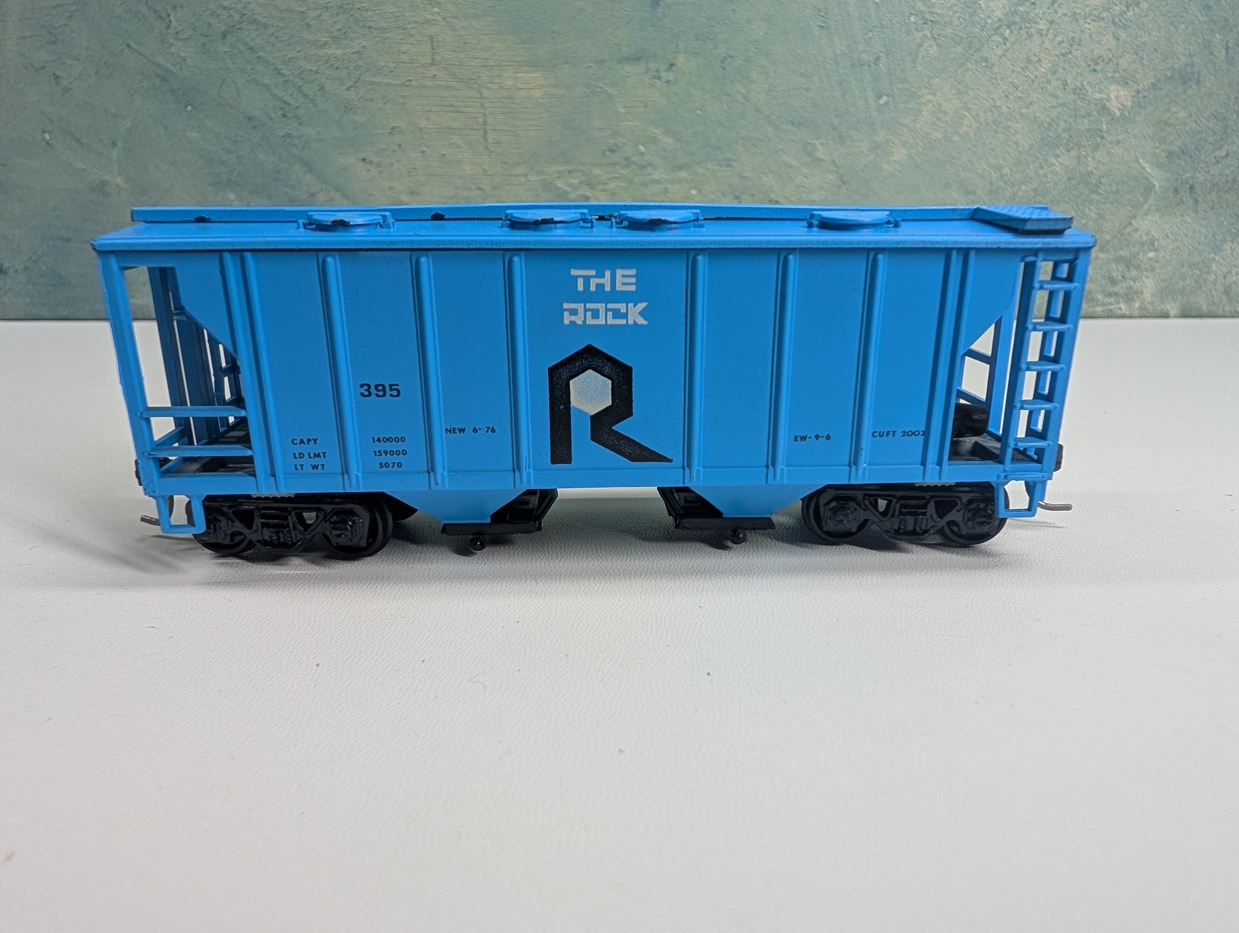 USED Roundhouse 1444 HO Scale 2 Bay Covered Hopper Rock Island #395