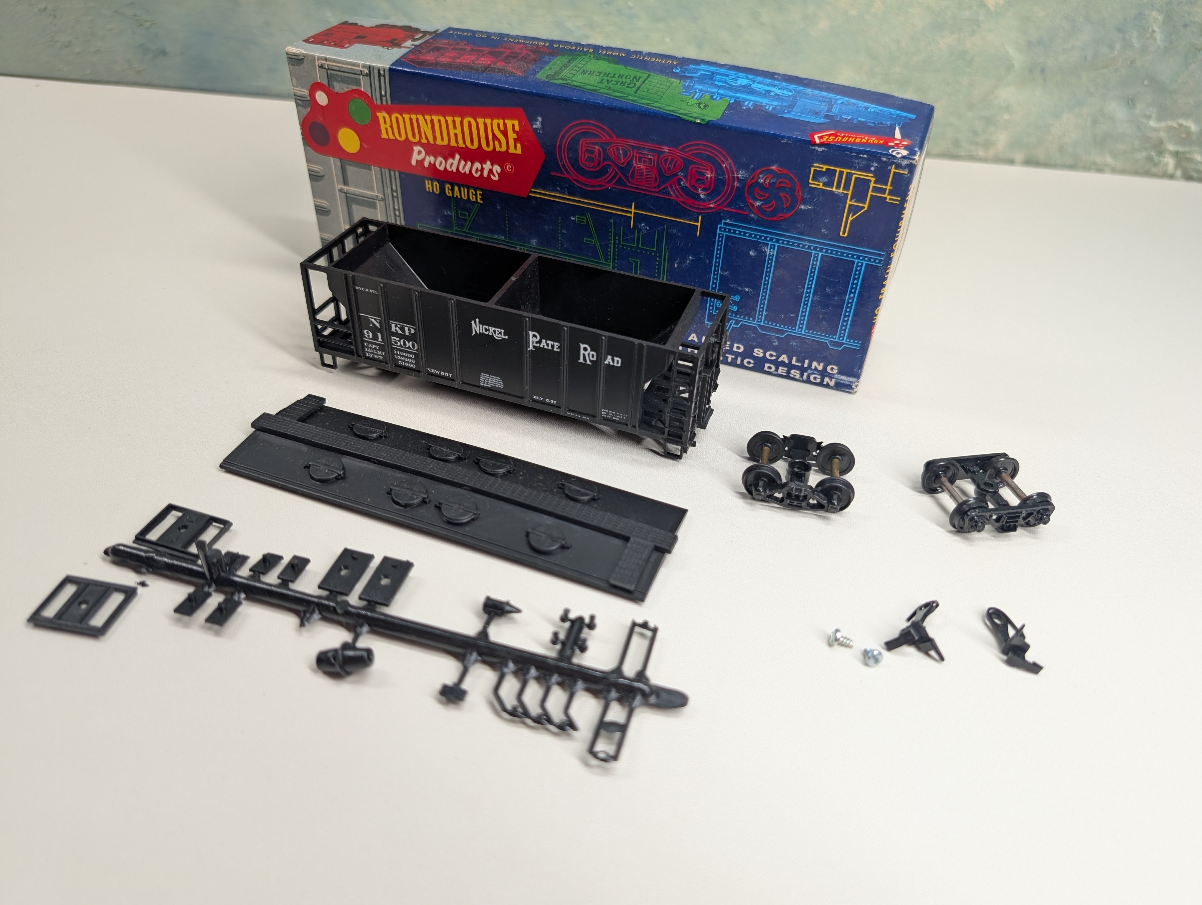 USED Roundhouse 1465 HO Scale 2 Bay Covered Hopper Nickel Plate Road NKP #91500 KIT