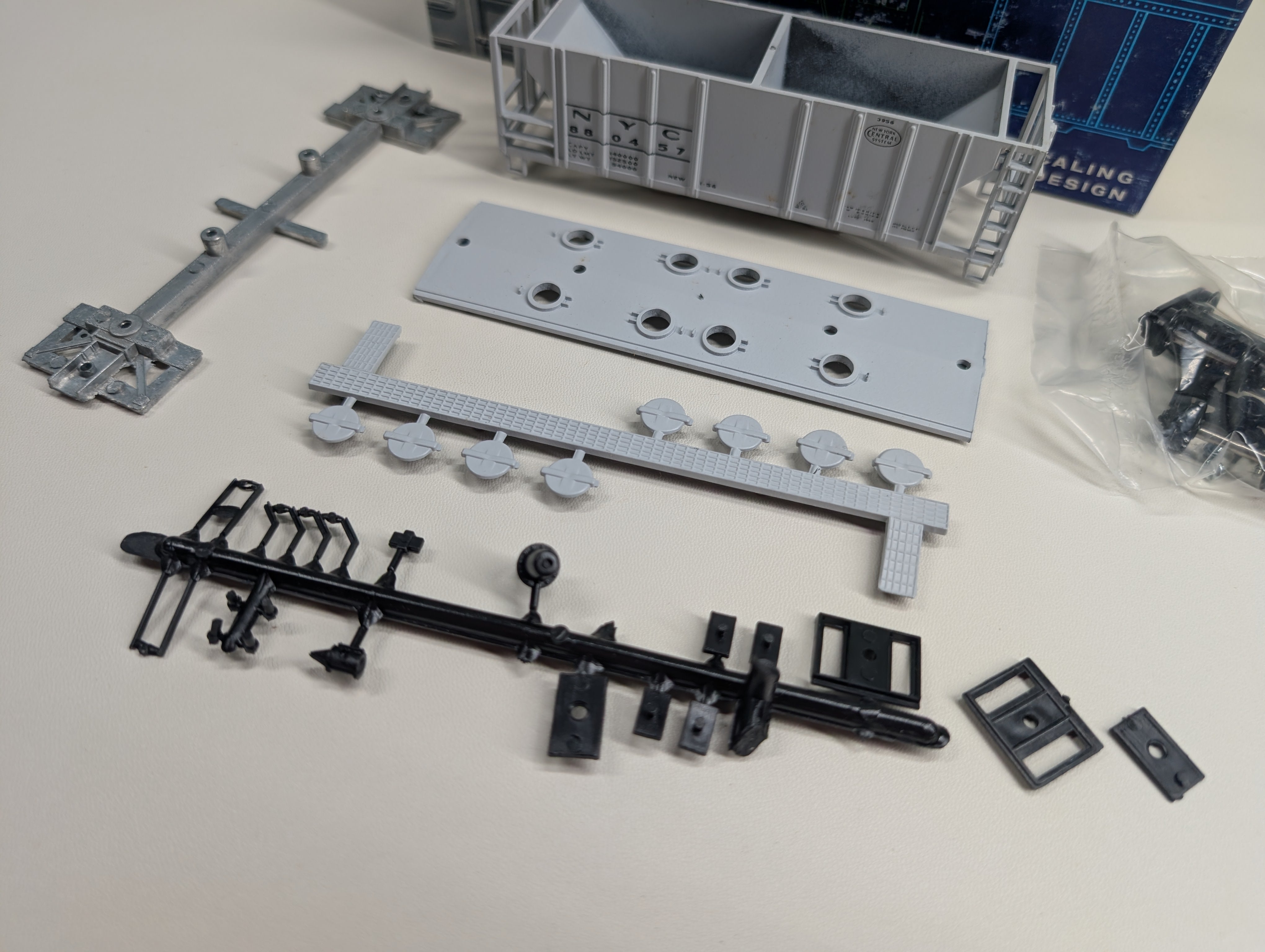 USED Roundhouse 1109609 HO Scale 2 Bay Covered Hopper New York Central NYC #880457 Bev-Bel KIT