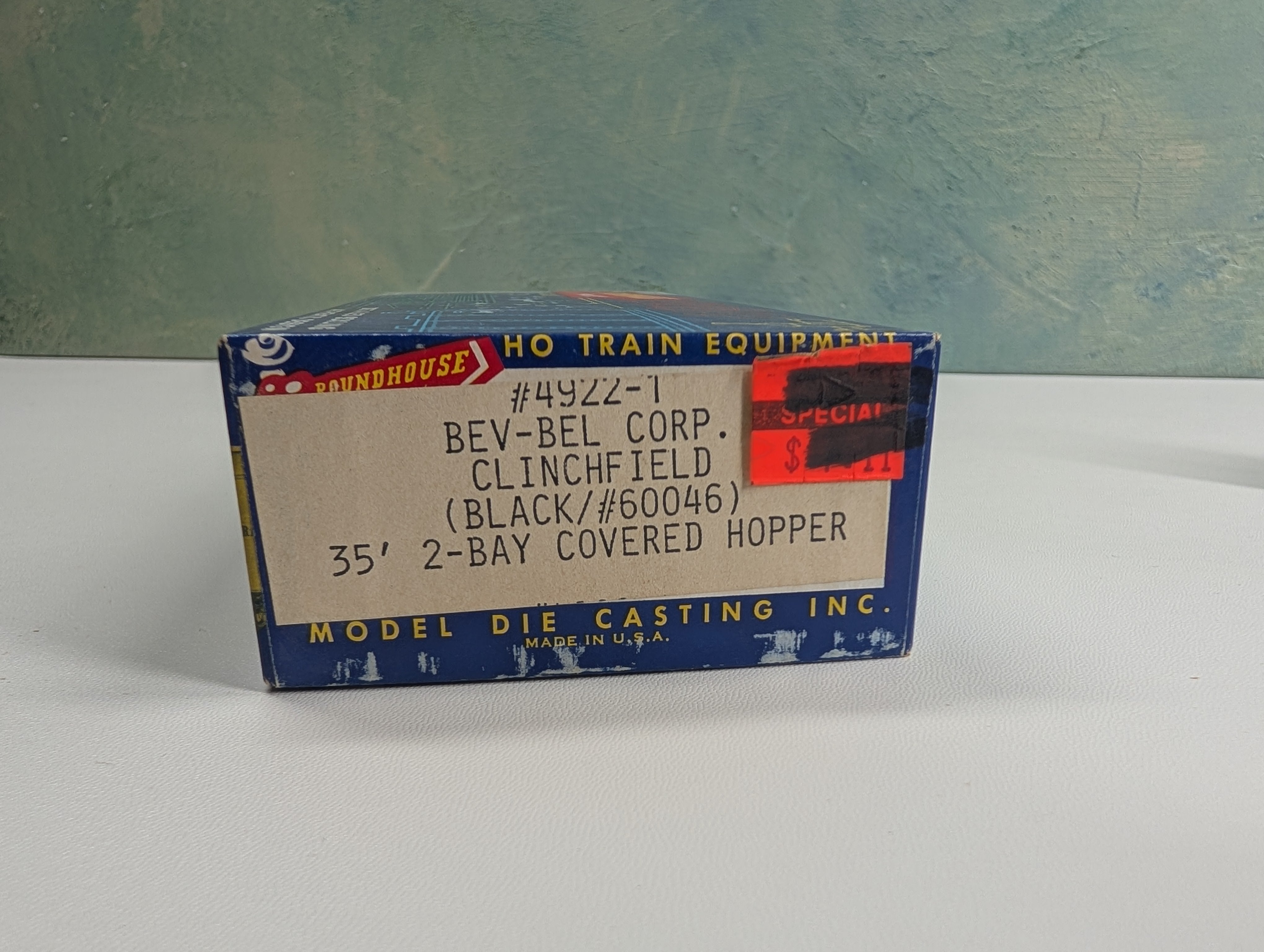 USED Roundhouse 1103765 HO Scale 2 Bay Covered Hopper Clinchfield CRR #60046 Bev-Bel