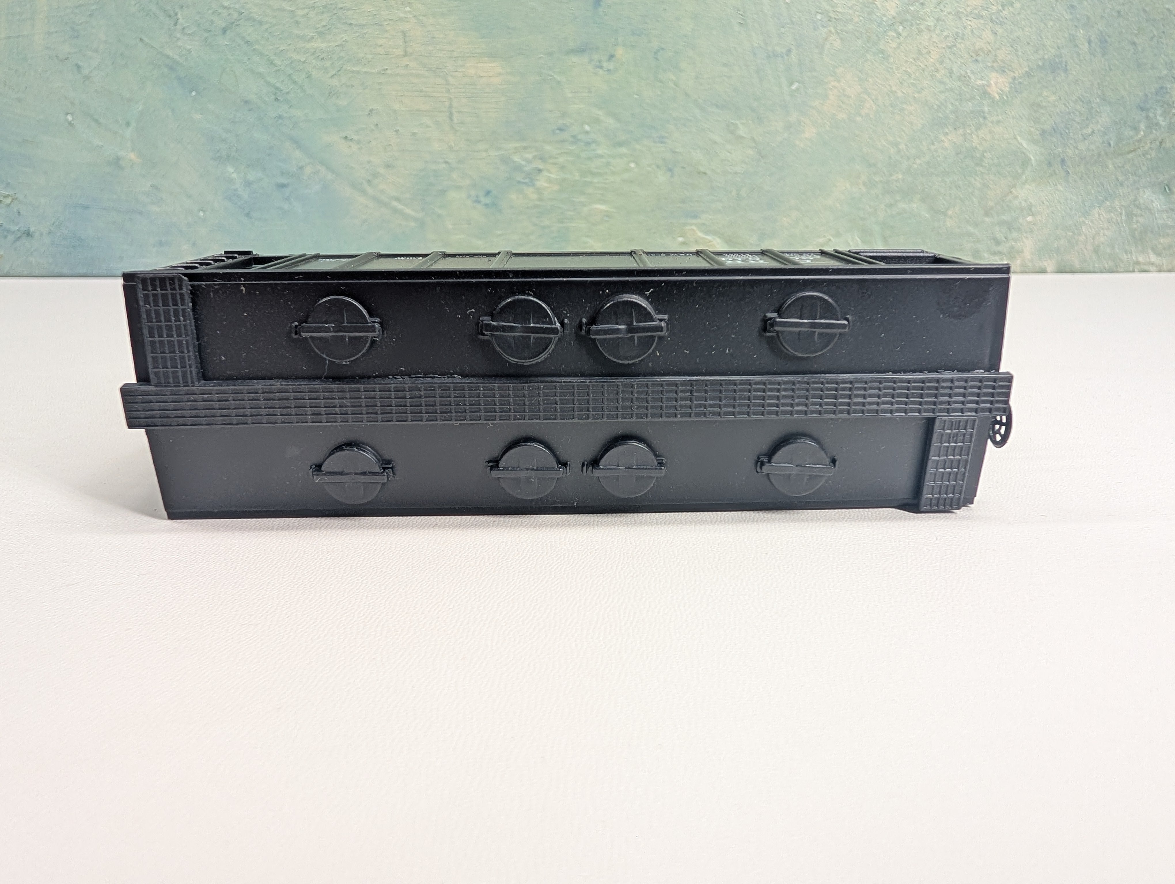 USED Roundhouse 1103765 HO Scale 2 Bay Covered Hopper Clinchfield CRR #60046 Bev-Bel