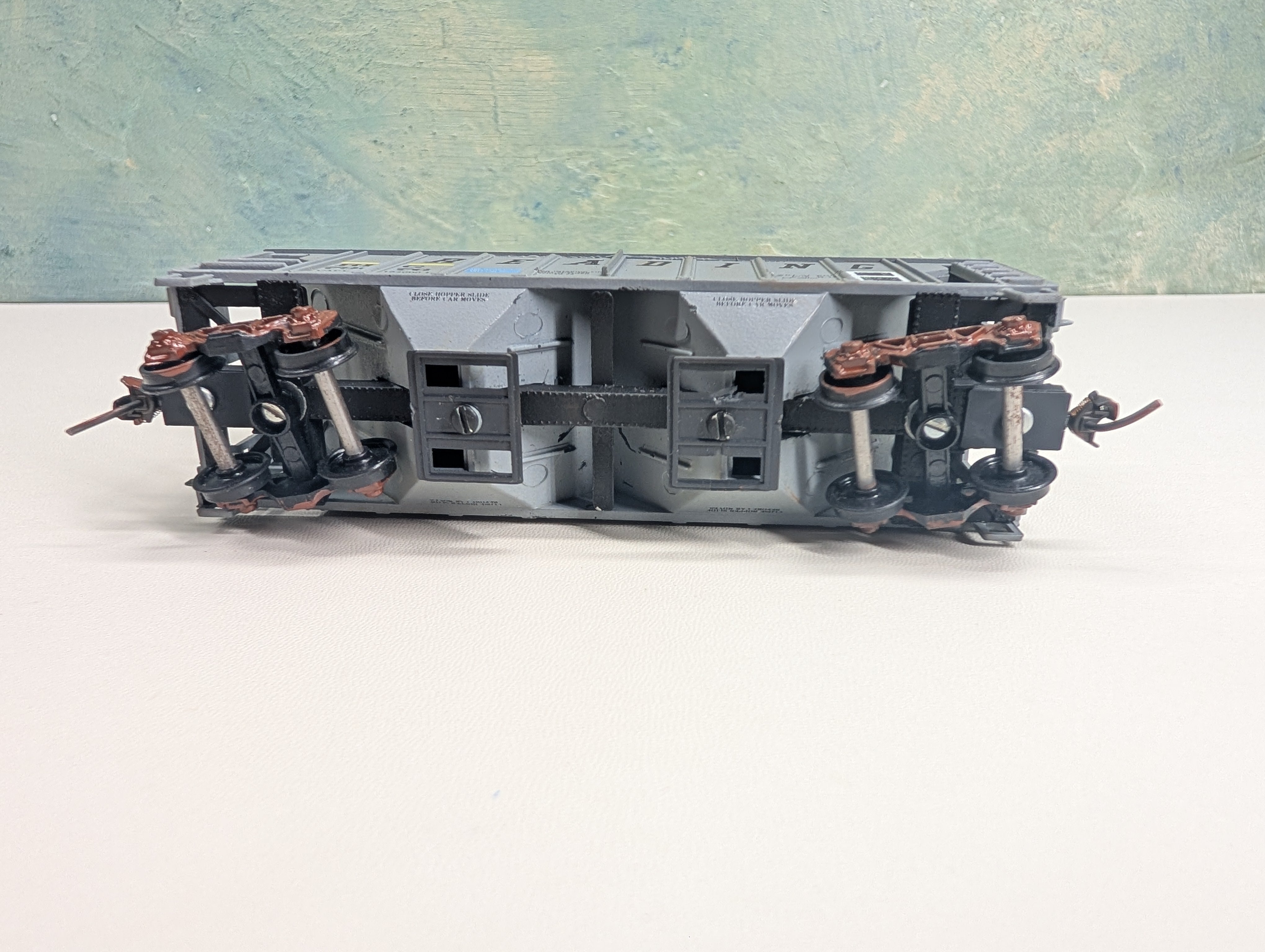 USED Roundhouse HO Scale 2 Bay Covered Hopper Reading RDG #79676 Decal