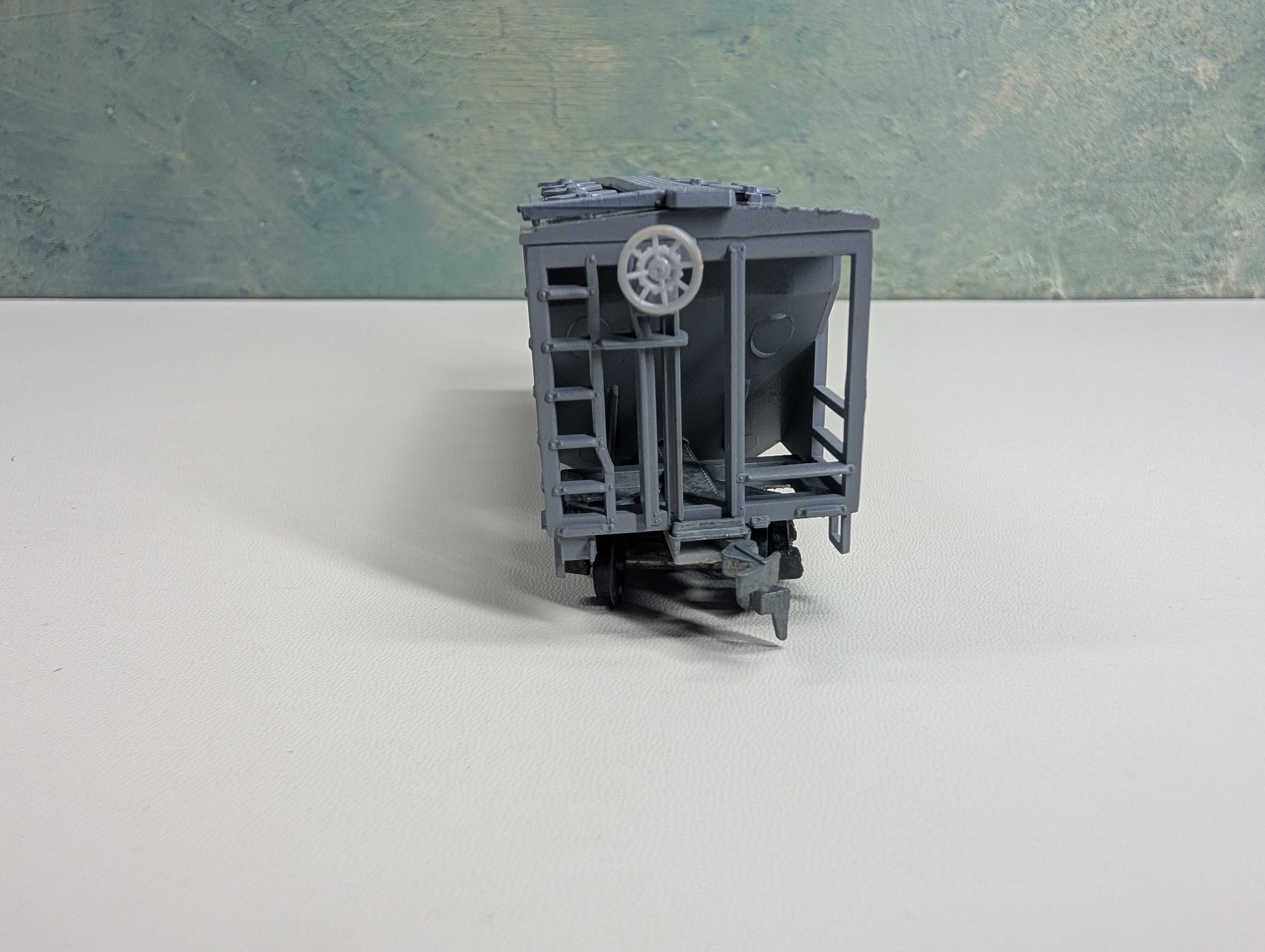 USED Roundhouse HO Scale 2 Bay Covered Hopper Milwaukee Road MILW #95788