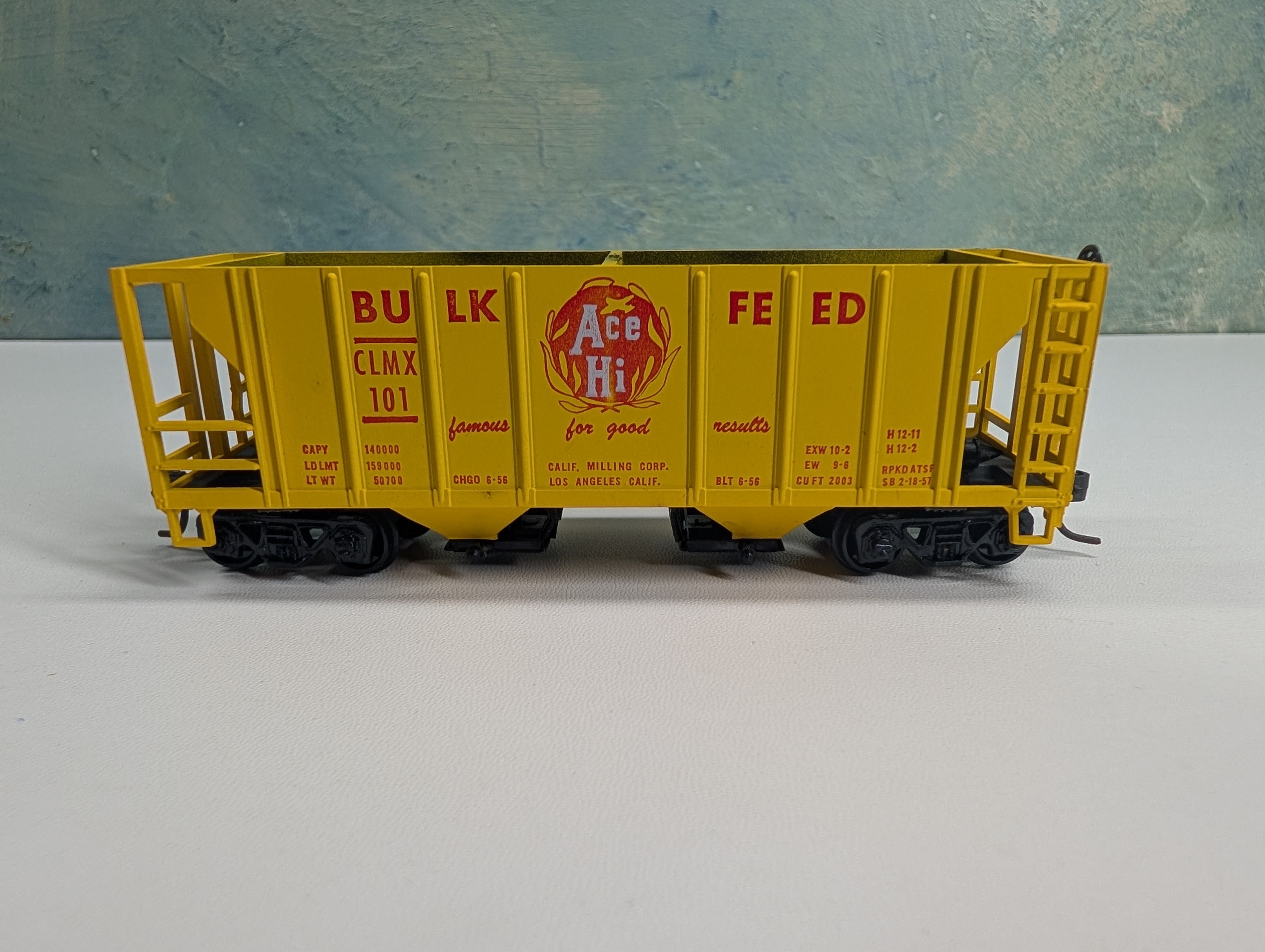 USED Roundhouse 1433 HO Scale 2 Bay Covered Hopper Ace Hi Bulk Feed CLMX #101