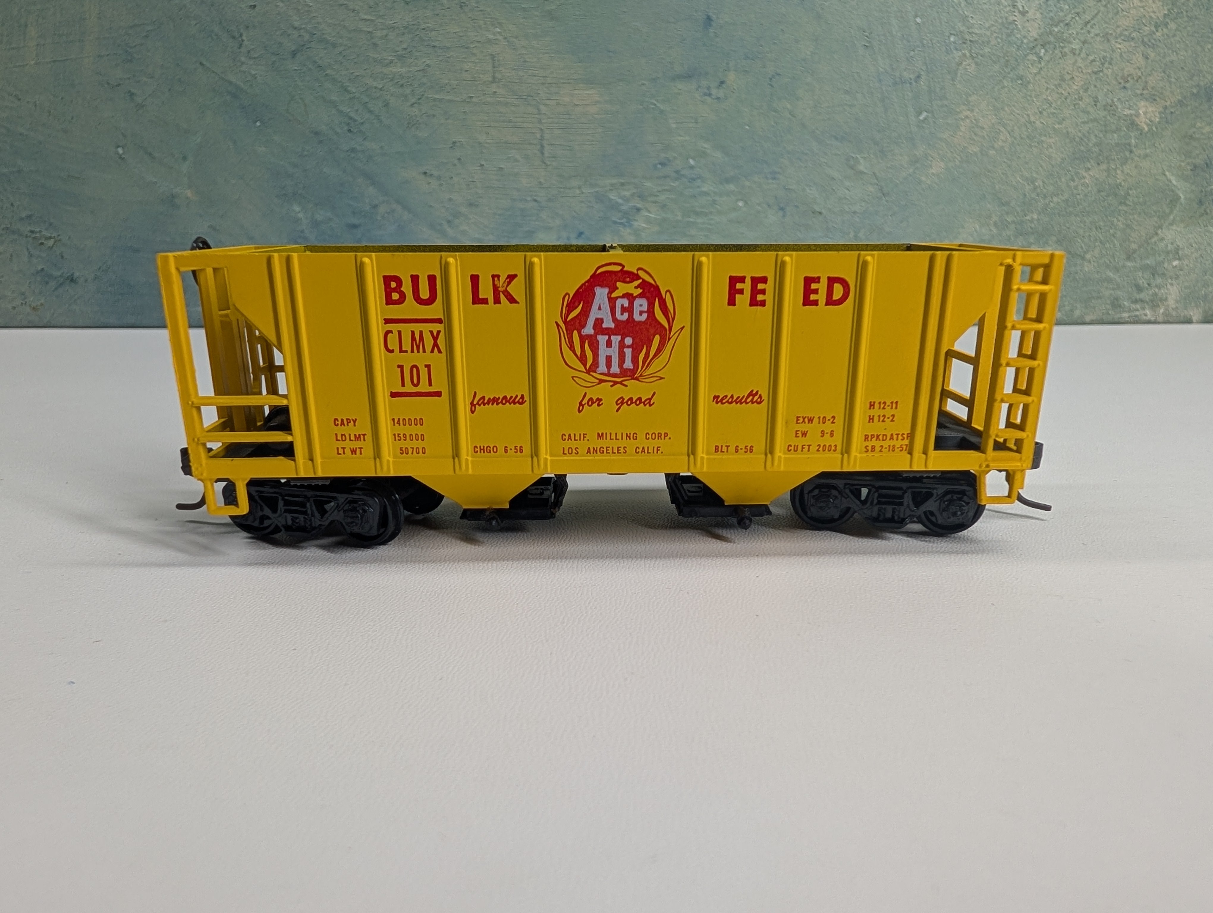 USED Roundhouse 1433 HO Scale 2 Bay Covered Hopper Ace Hi Bulk Feed CLMX #101