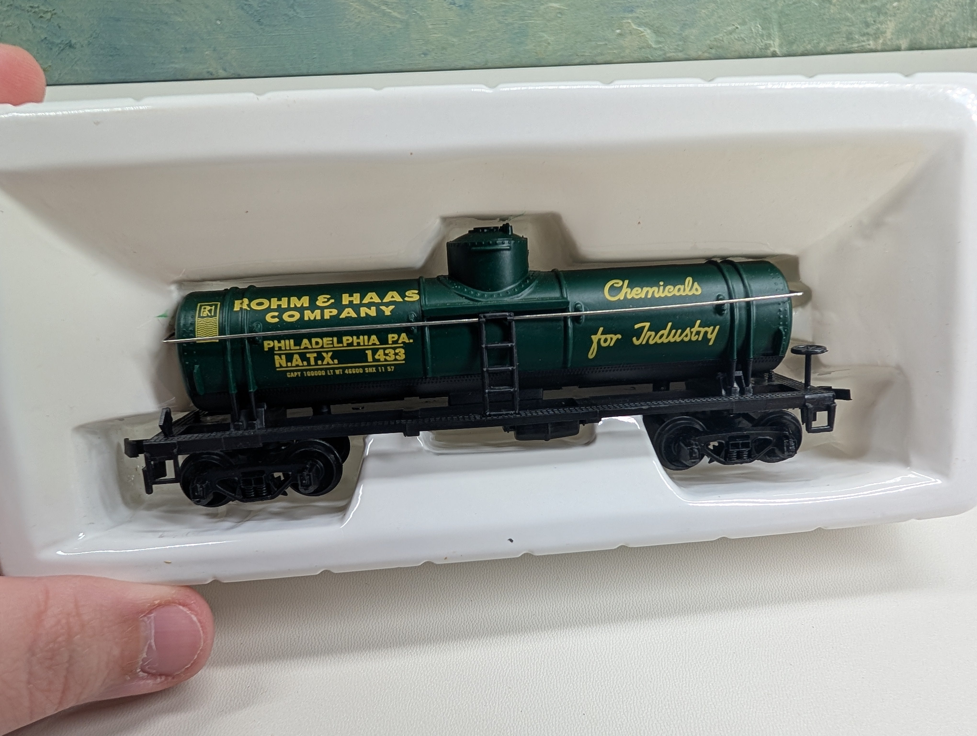 USED Mantua 732-235 HO Scale Heavy 35' Tank Car Rohm and Haas NATX #1433
