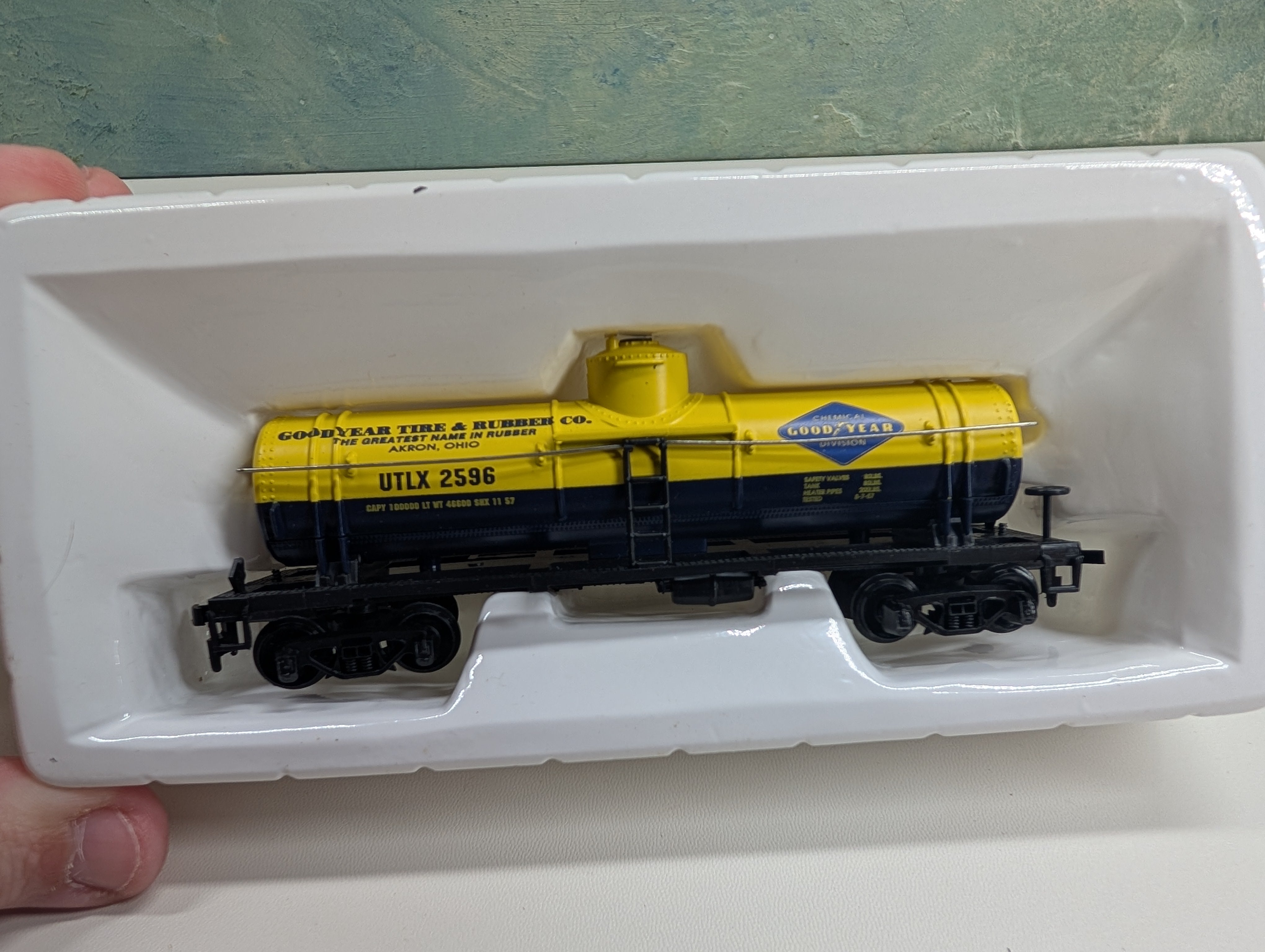 USED Mantua 732-247 HO Scale Single Dome Tank Car Goodyear UTLX #2596