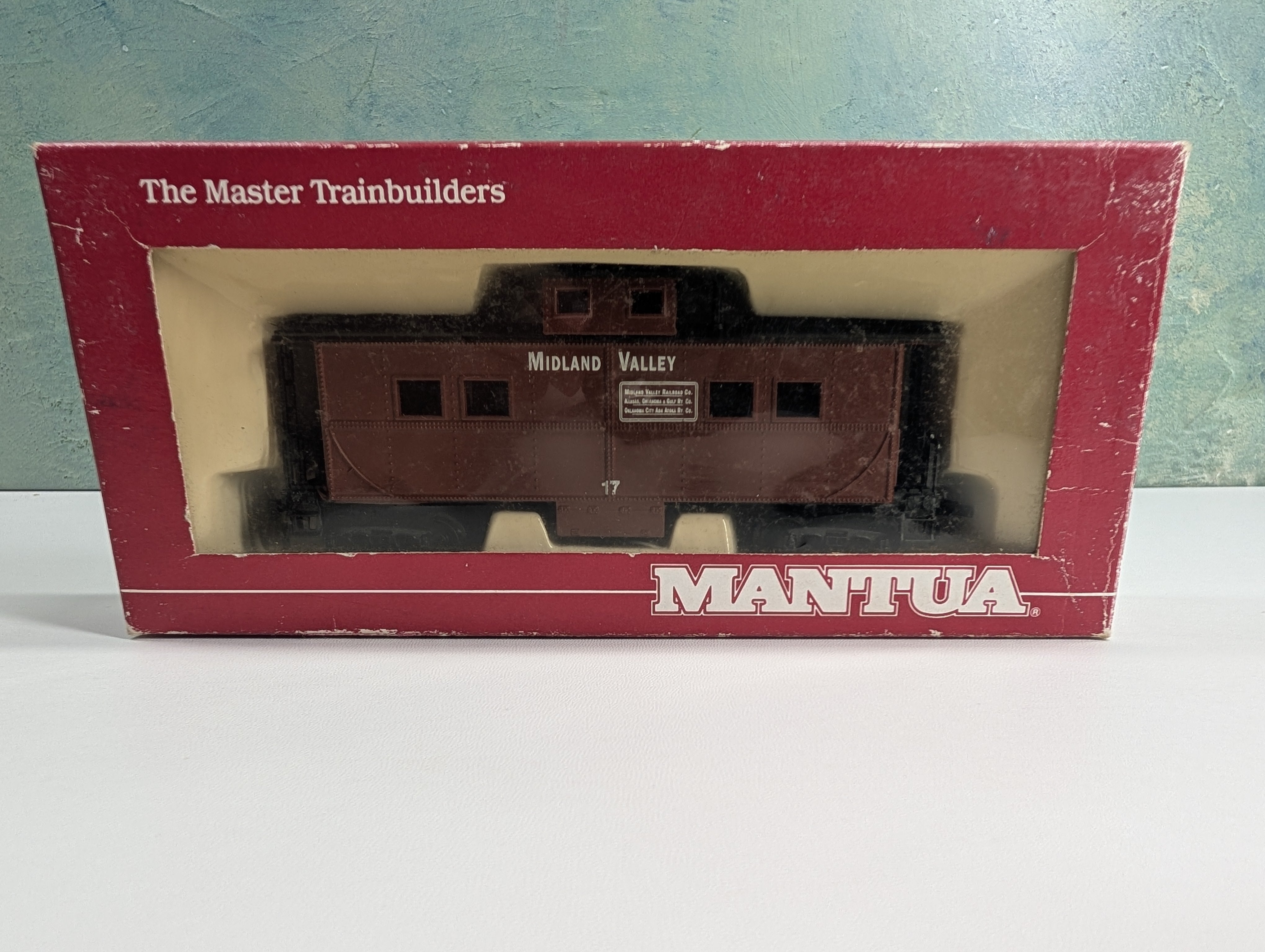 USED Mantua 726-088 HO Scale Heavy 36' Caboose Midland Valley #17