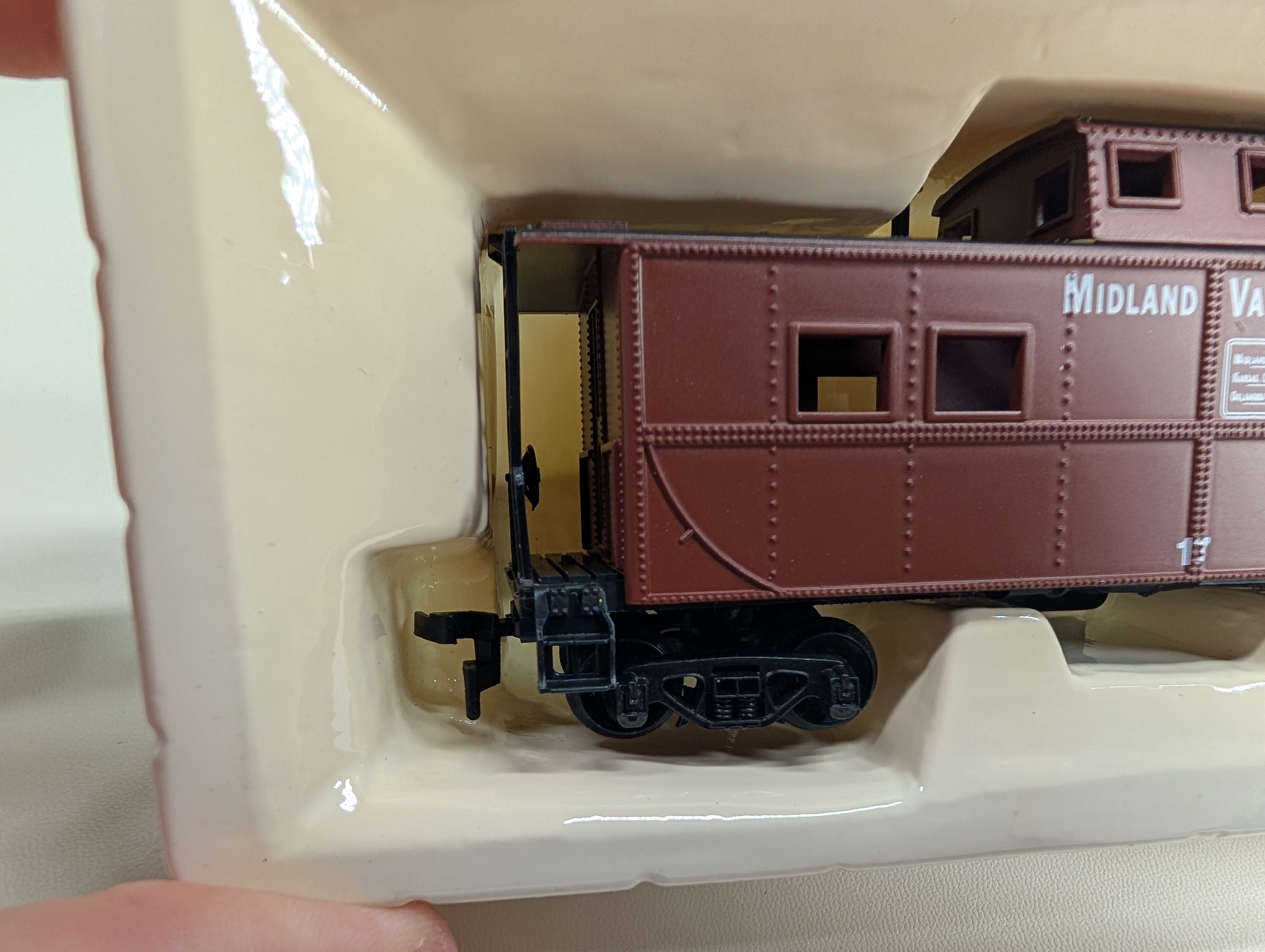 USED Mantua 726-088 HO Scale Heavy 36' Caboose Midland Valley #17