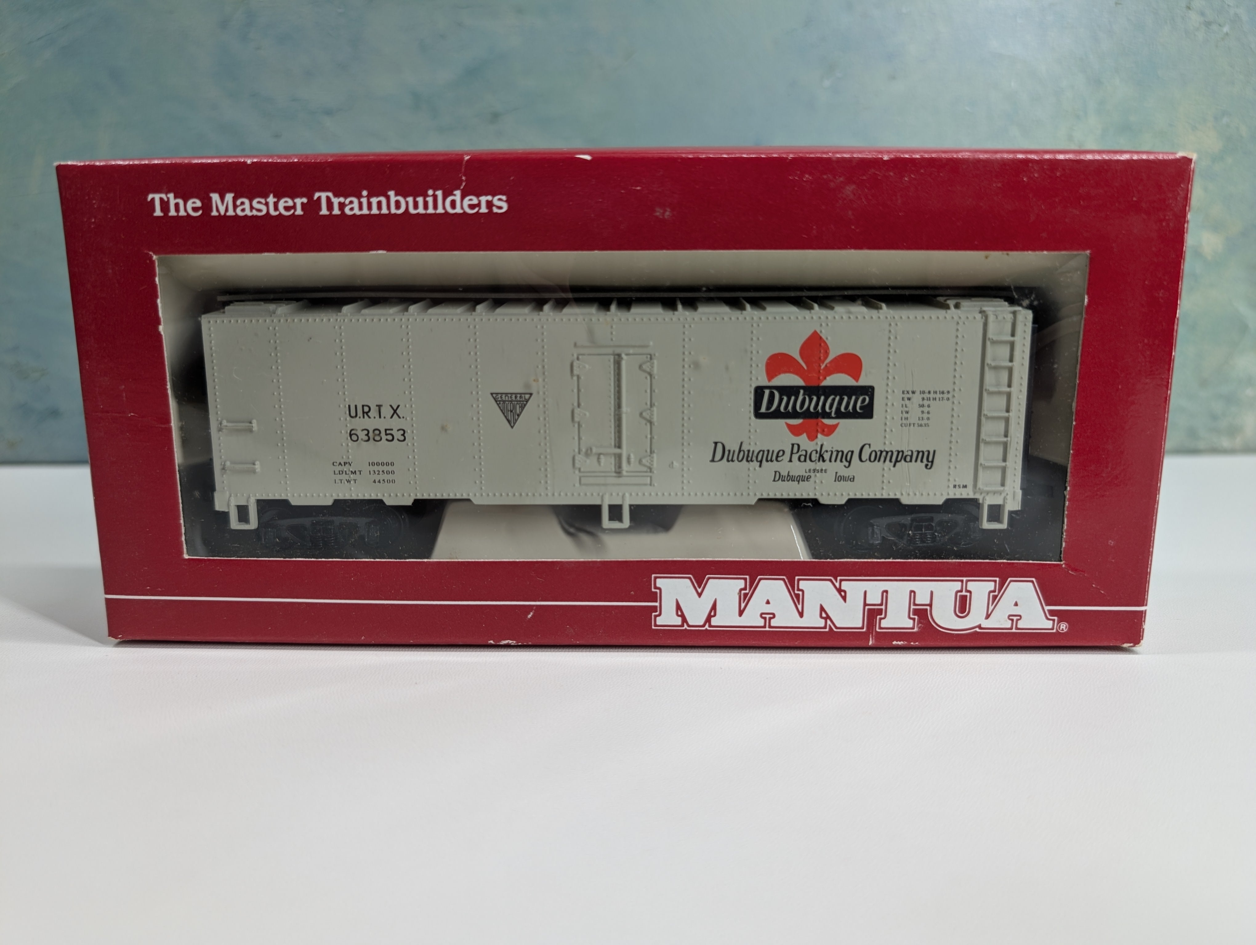 USED Mantua 733-590 HO Scale Heavy 41' Steel Reefer Box Car Dubuque URTX #63853