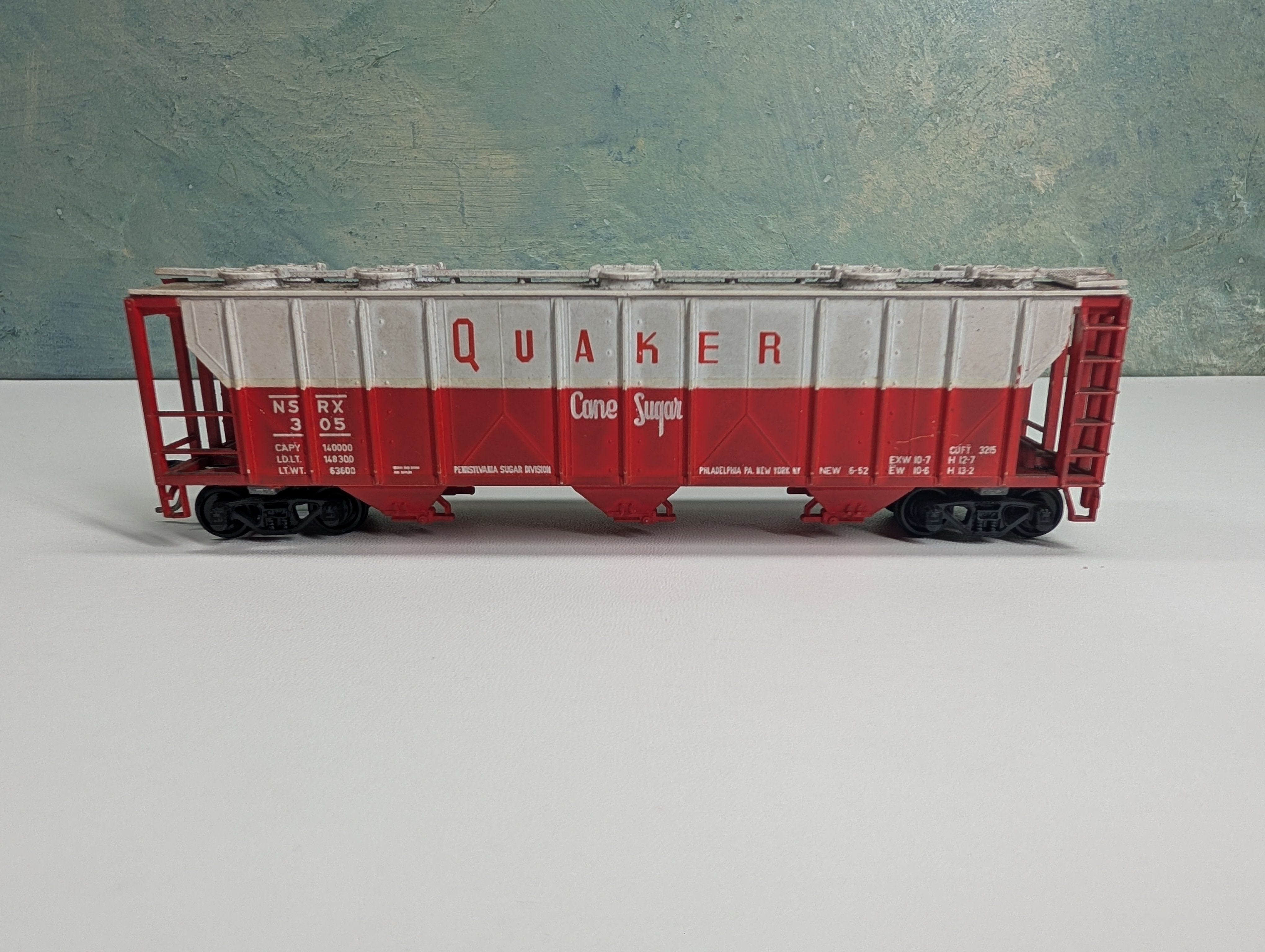 USED HO Scale 3 Bay Covered Hopper Quaker Cane Sugar NSRX #305