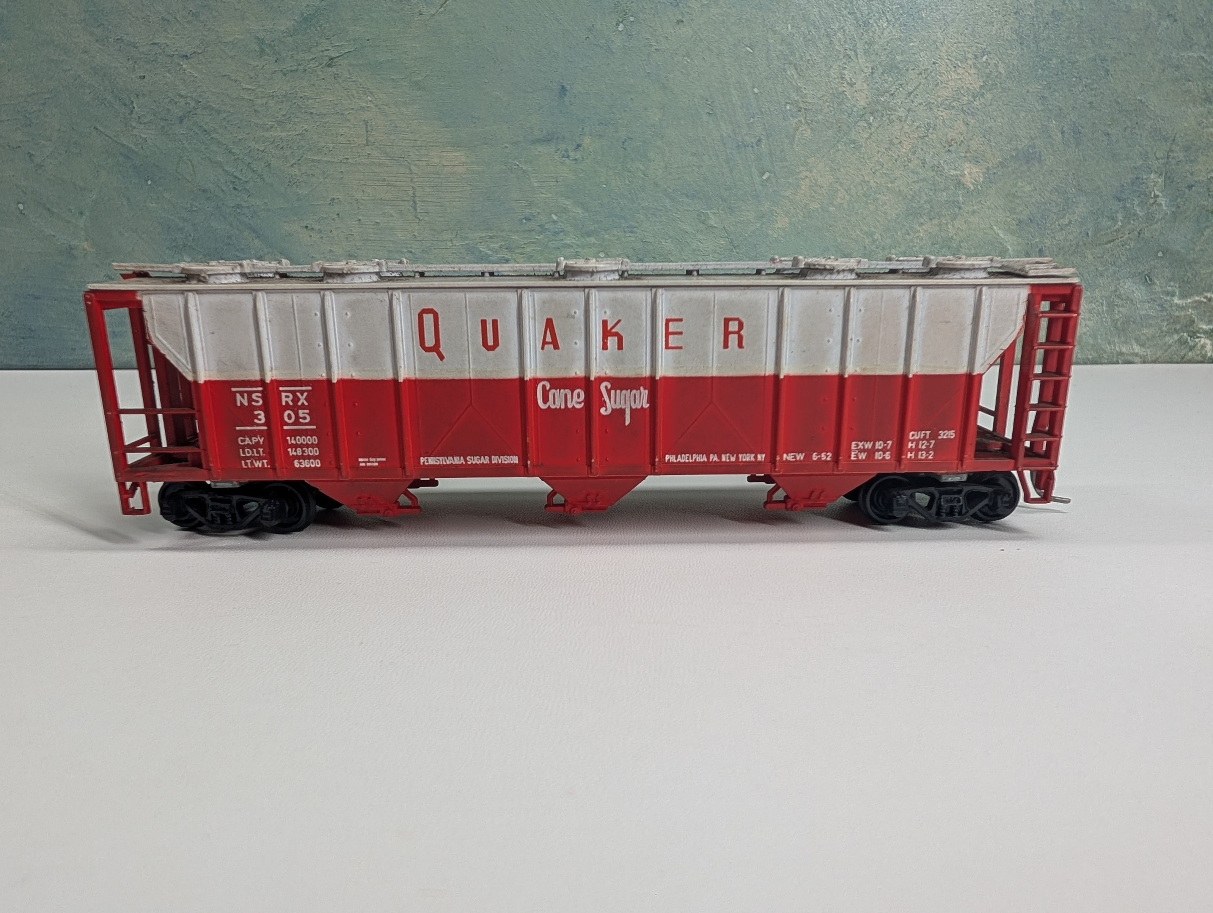 USED HO Scale 3 Bay Covered Hopper Quaker Cane Sugar NSRX #305