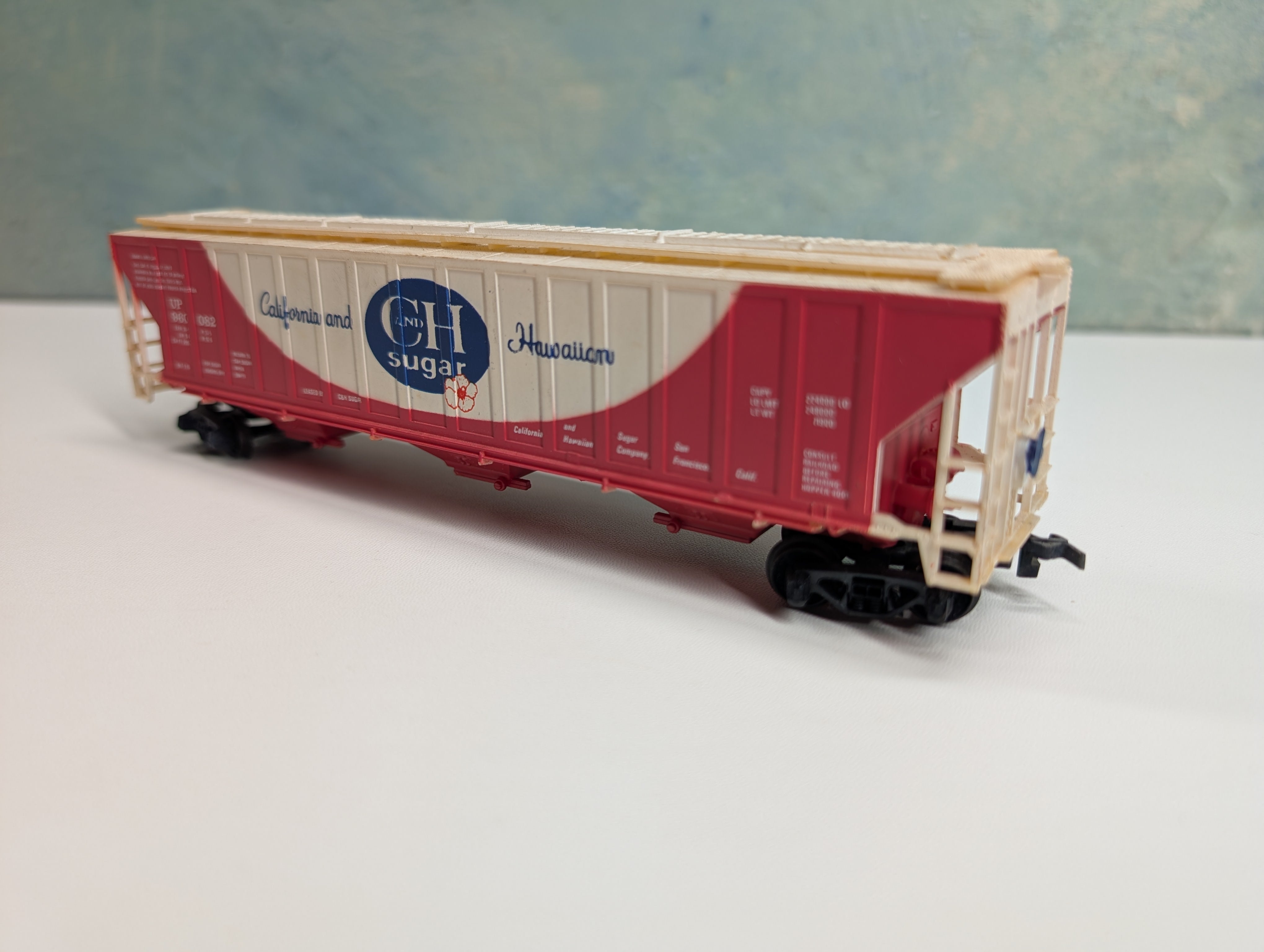 USED Tyco HO Scale Covered Hopper California & Hawaiian Sugar UP #960082