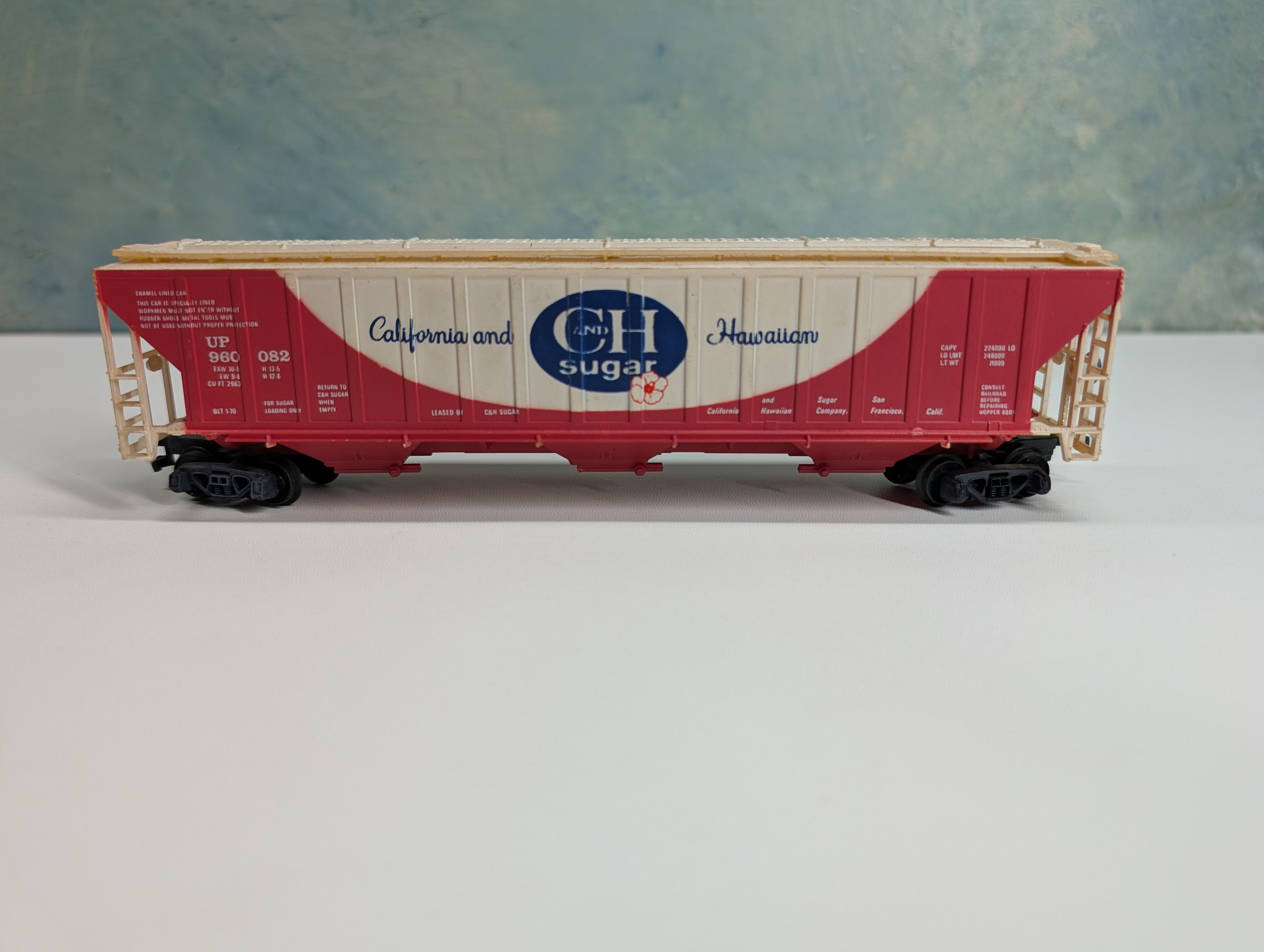 USED Tyco HO Scale Covered Hopper California & Hawaiian Sugar UP #960082