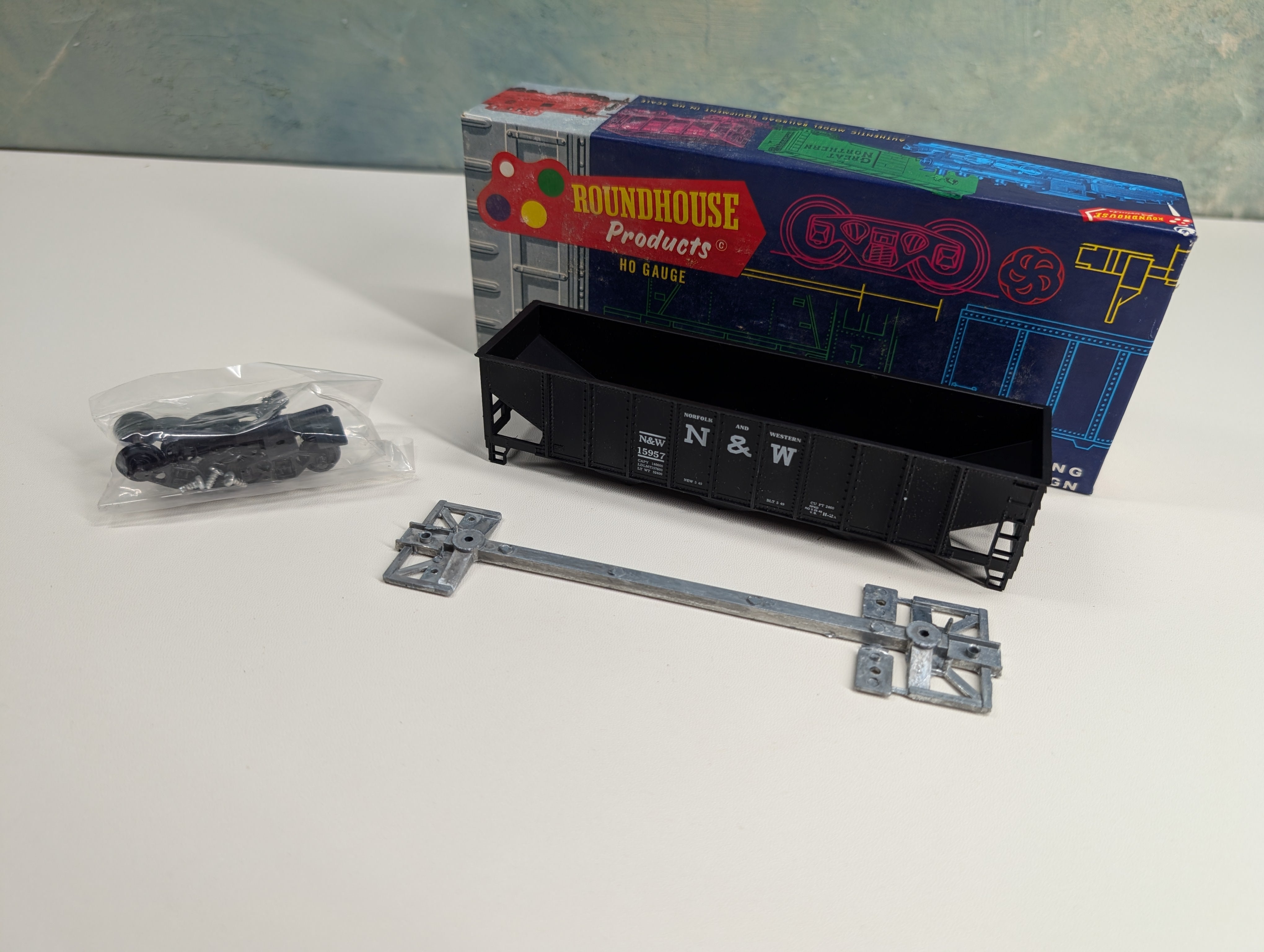 USED Roundhouse 3229 HO Scale 3 Bay Hopper Norfolk & Western N&W #15957 KIT
