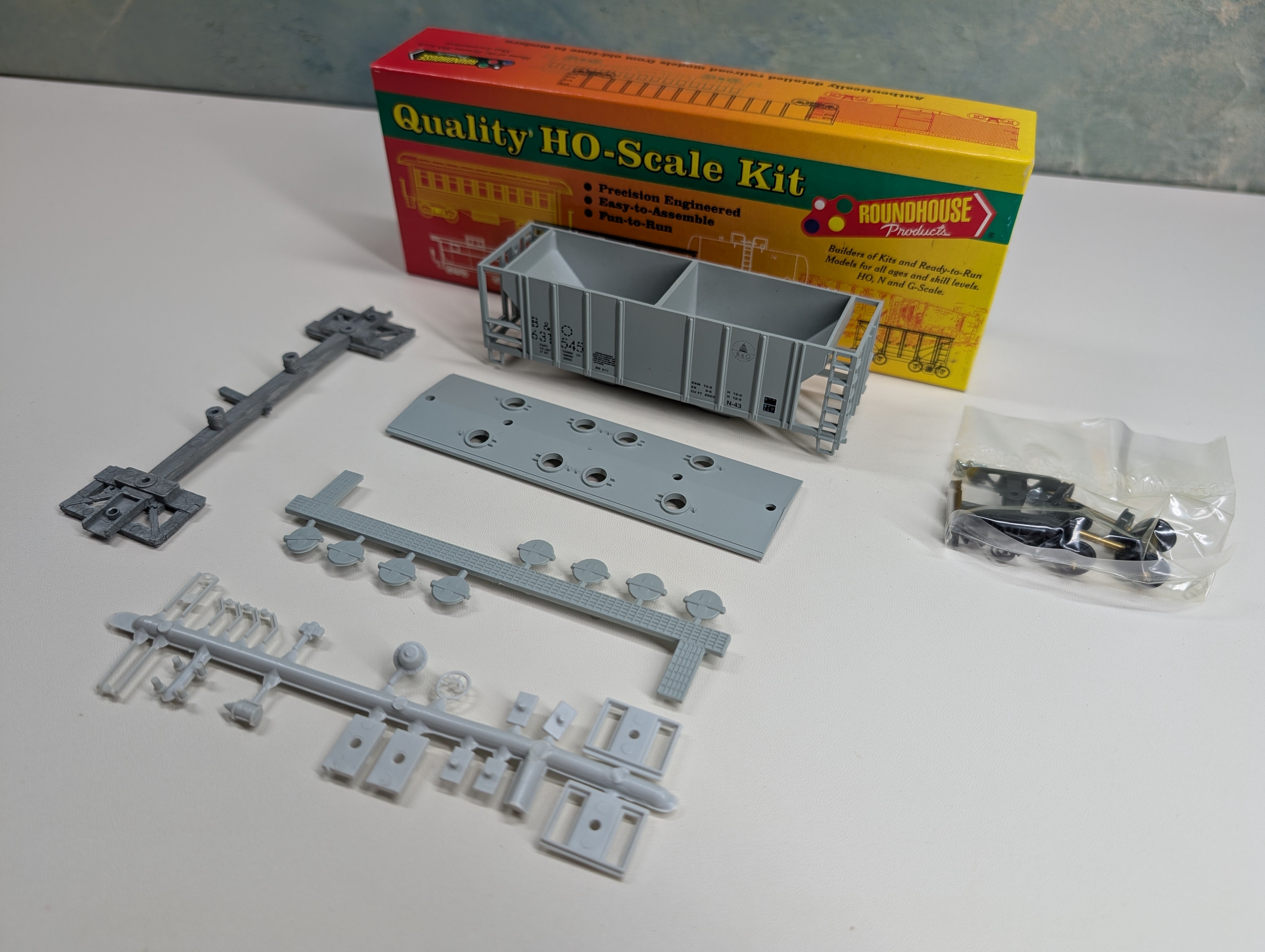 USED Roundhouse #07913 HO Scale 2 Bay Covered Hopper Baltimore and Ohio B&O #631545 Stenciled KIT