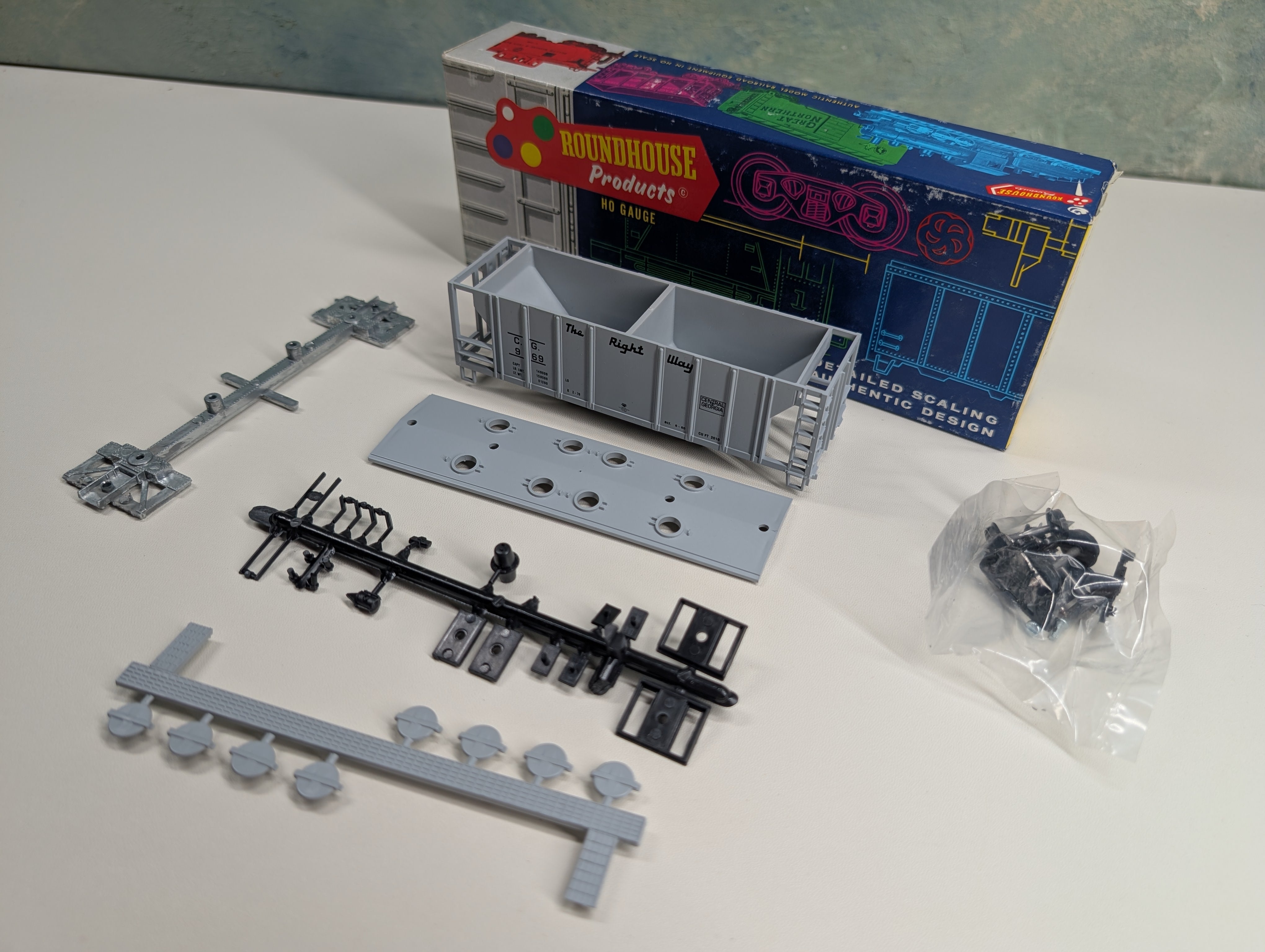 USED Roundhouse 7780 HO Scale 2 Bay Covered Hopper Central of Georgia CG #969 KIT