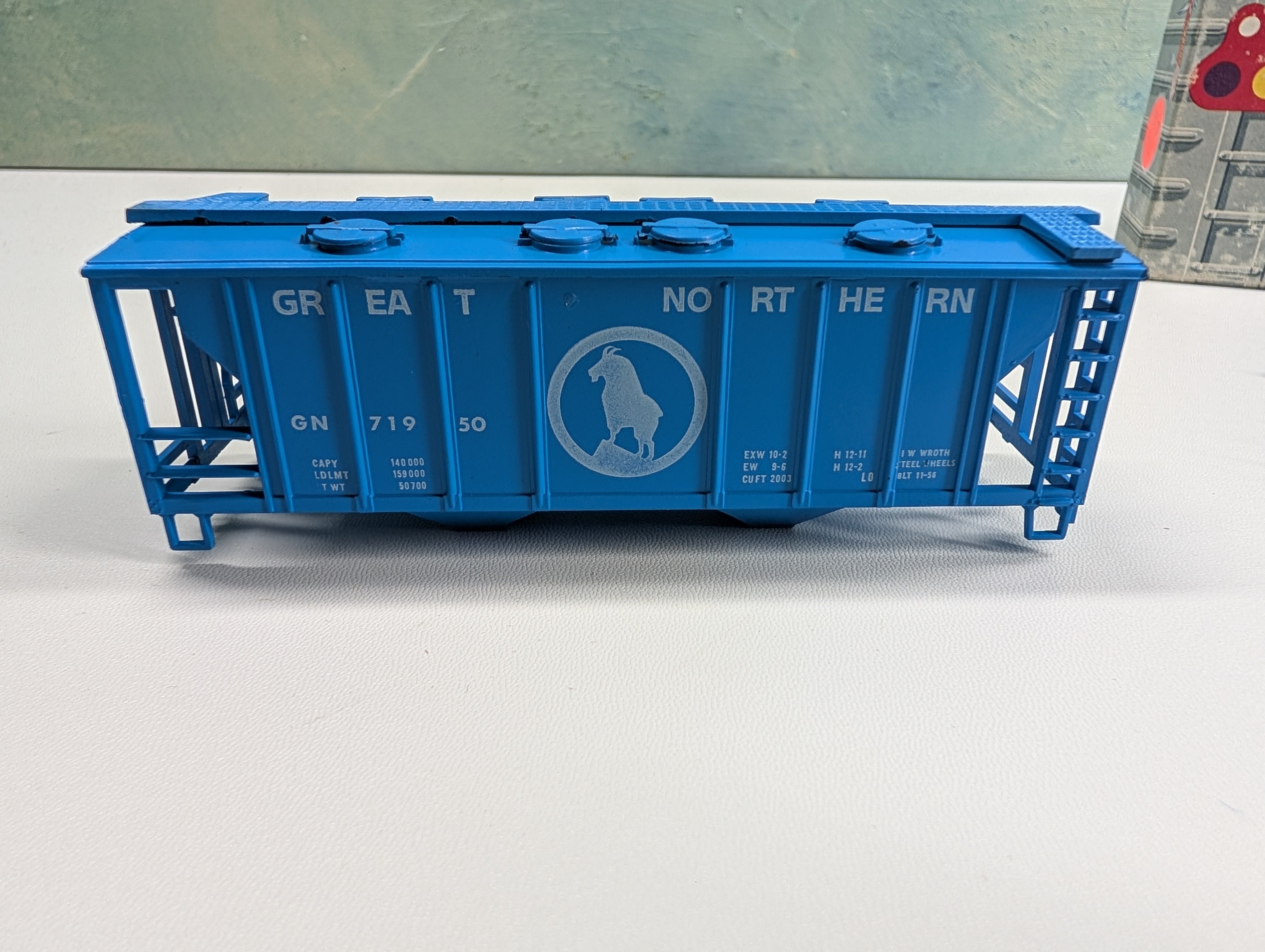 USED Roundhouse 1441 HO Scale 2 Bay Covered Hopper Great Northern GN #71950 KIT