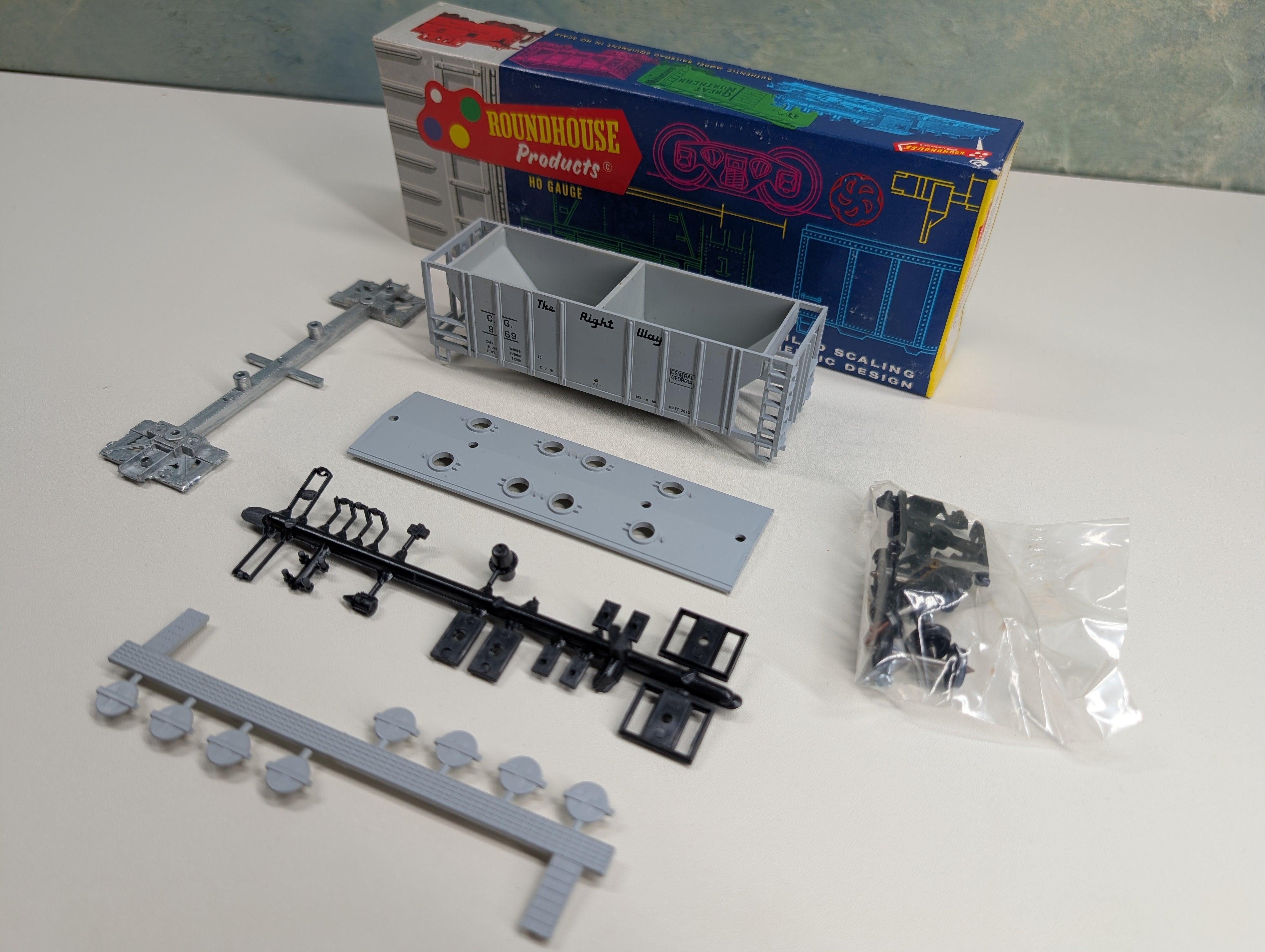 USED Roundhouse 7780 HO Scale 2 Bay Covered Hopper Central of Georgia CG #969 KIT