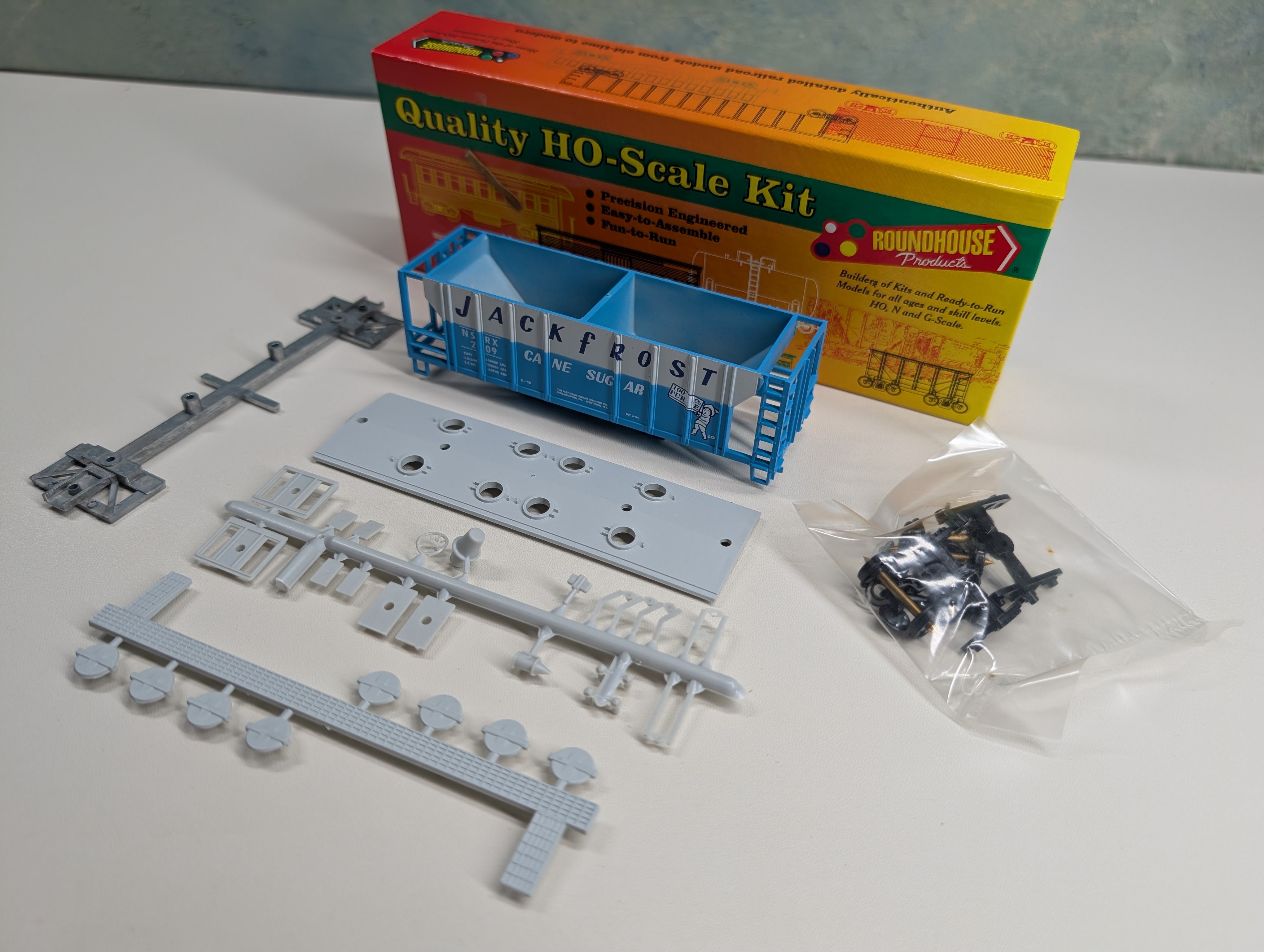 USED Roundhouse #01434 HO Scale 2 Bay Covered Hopper Jack Frost Cane S
