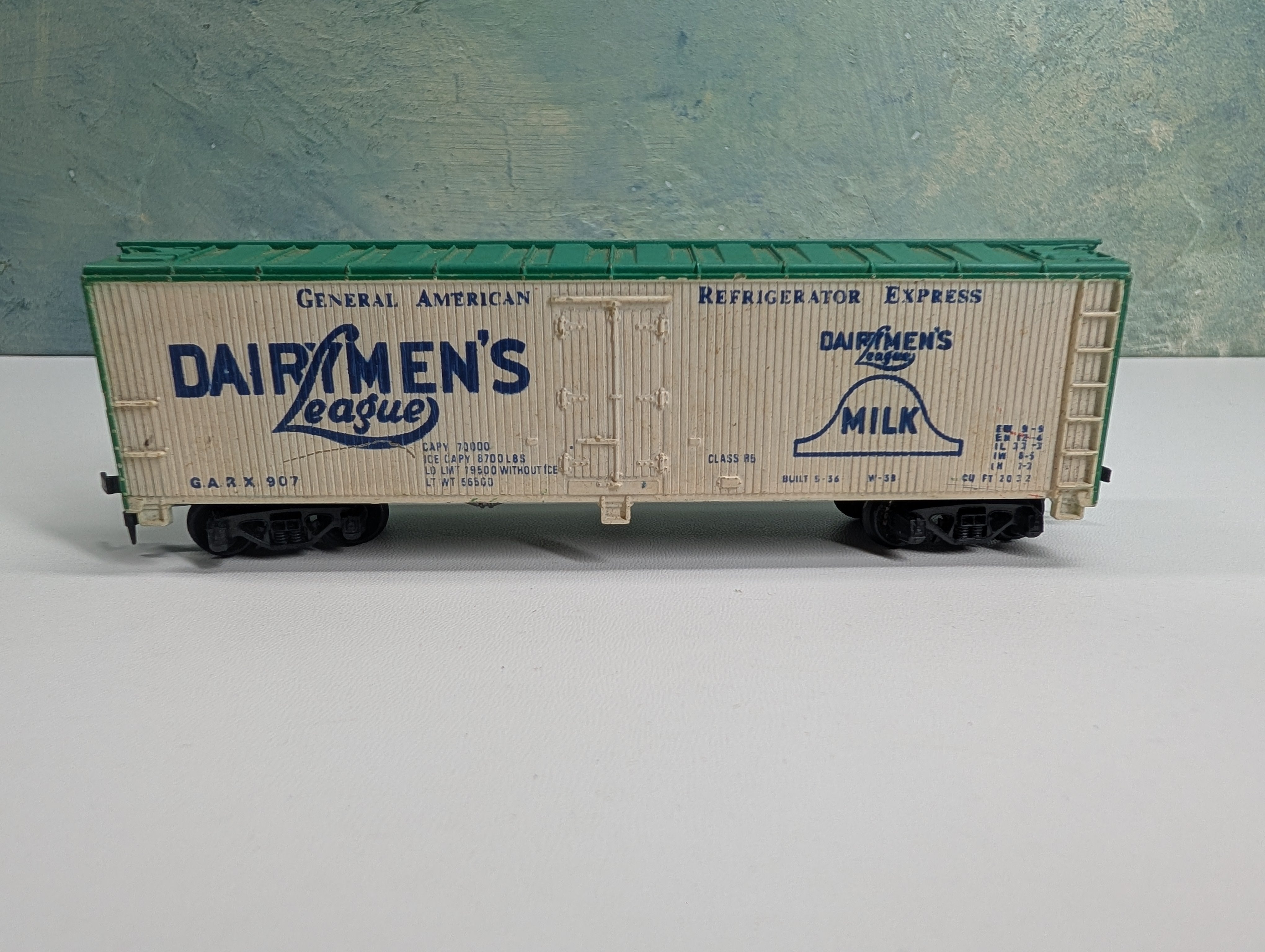 USED Tyco HO Scale 40' Reefer Box Car Dairymen's League GARX #907