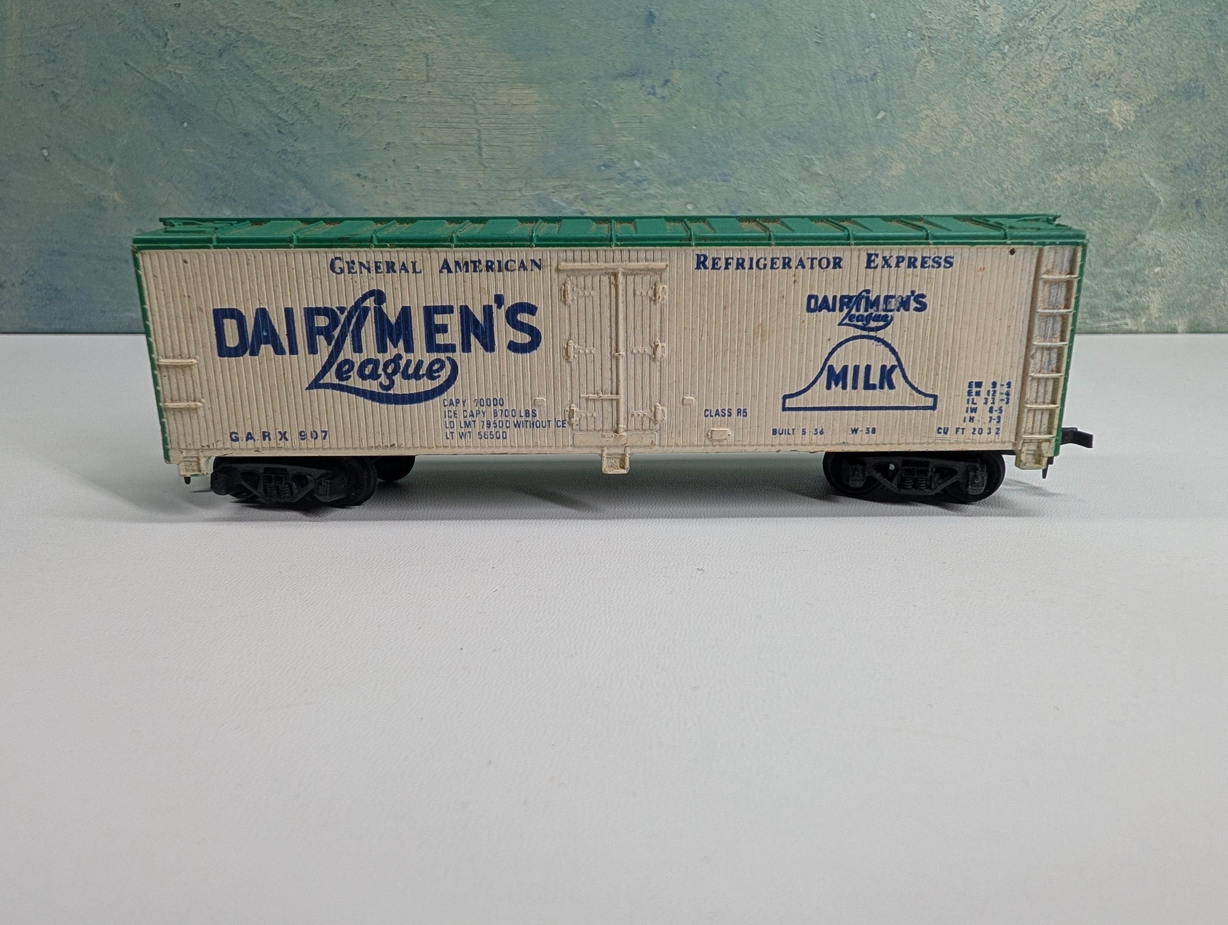 USED Tyco HO Scale 40' Reefer Box Car Dairymen's League GARX #907