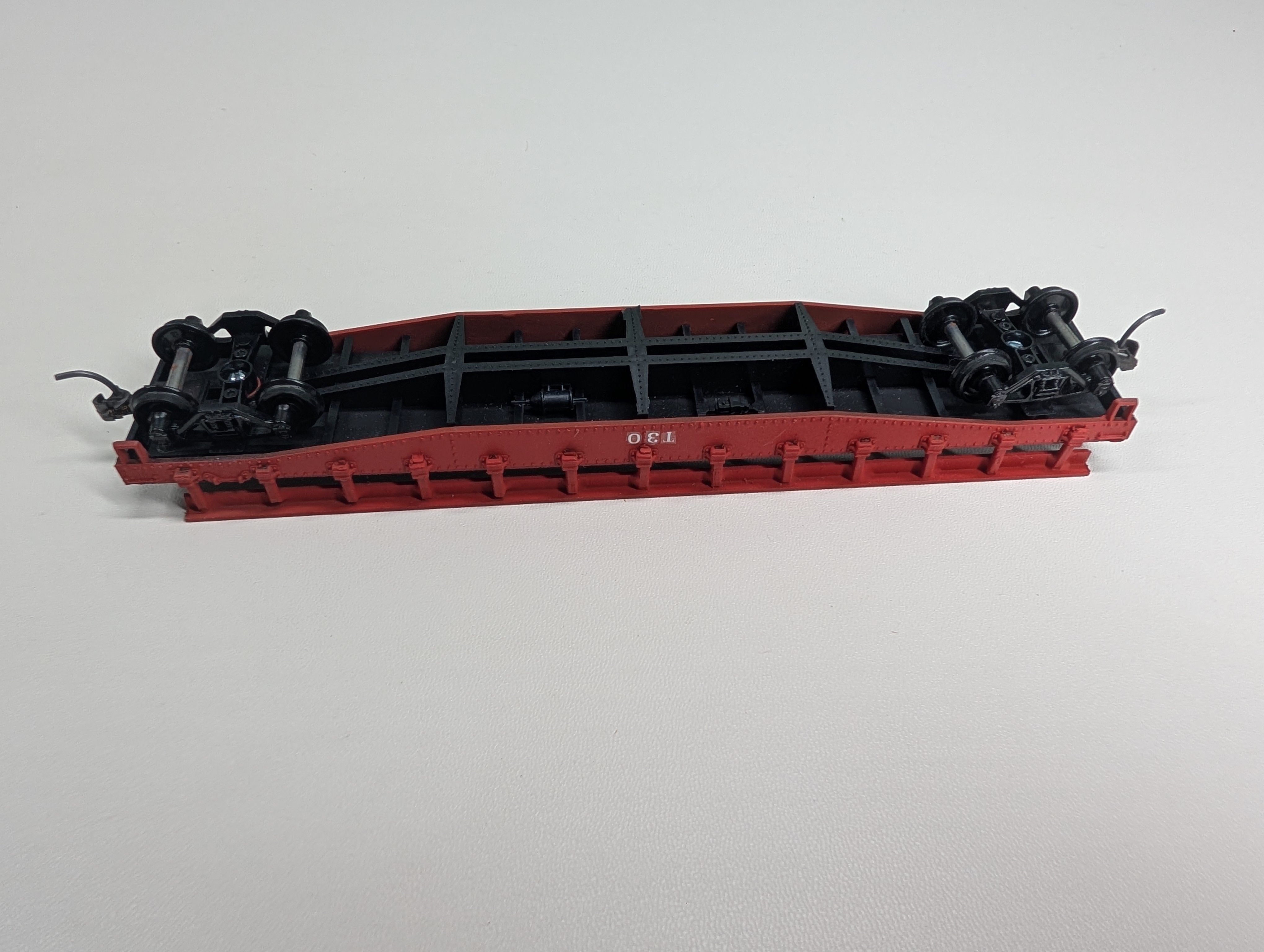 USED Athearn HO Scale Red 50' Flat Car w/ Stakes T30