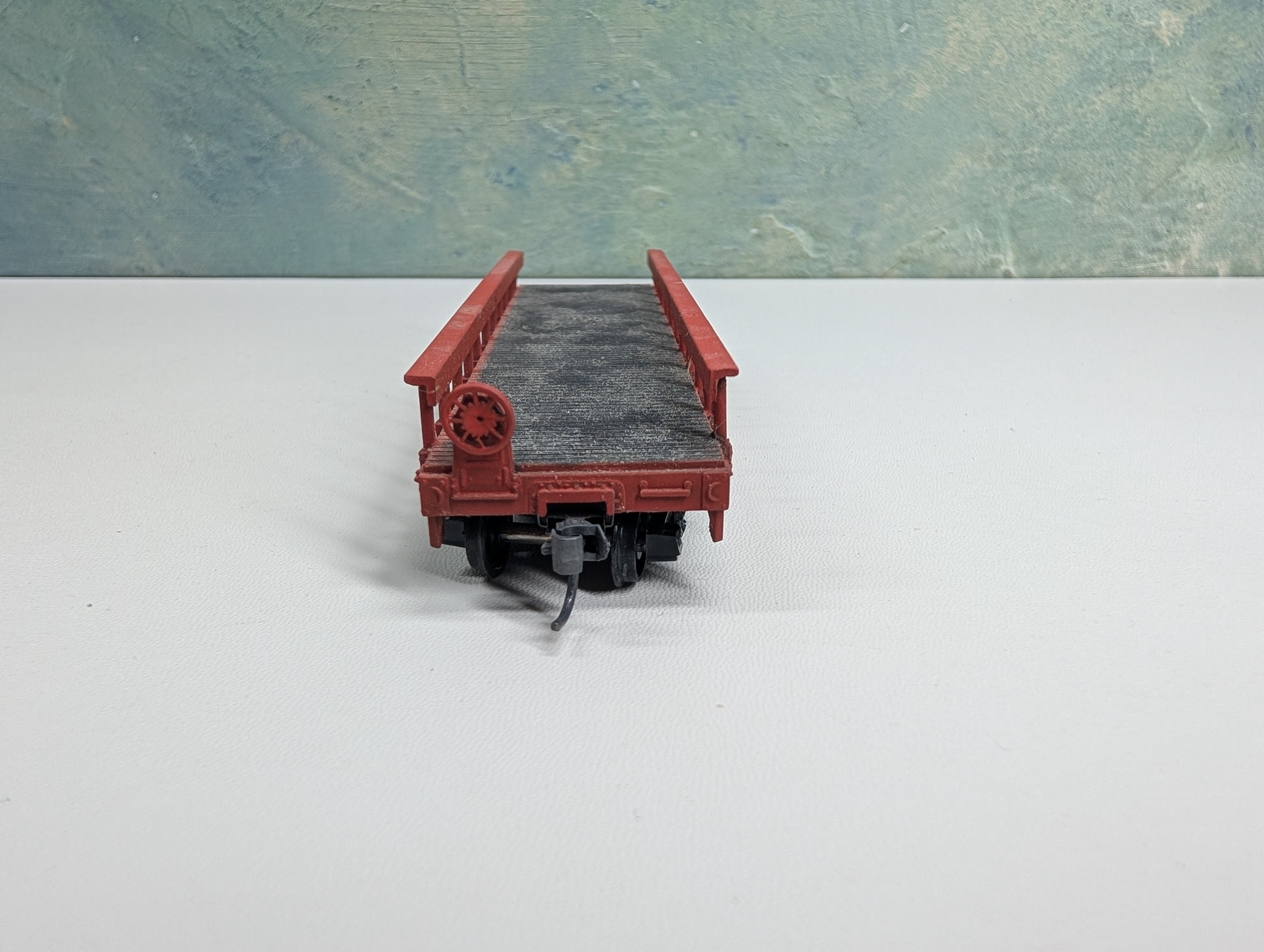 USED Athearn HO Scale Red 40' Flat Car w/ Stakes