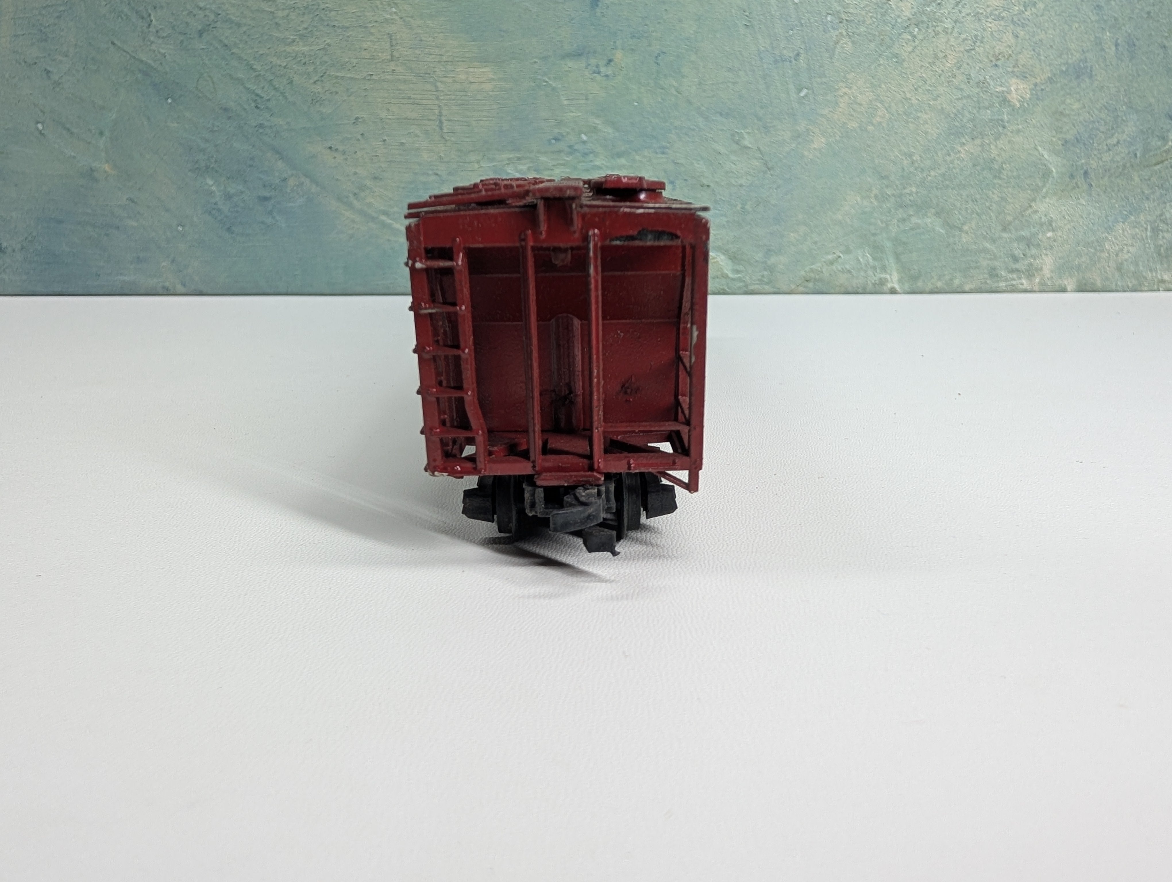 USED HO Scale 3 Bay Covered Hopper MKT #2345 Rough Decals