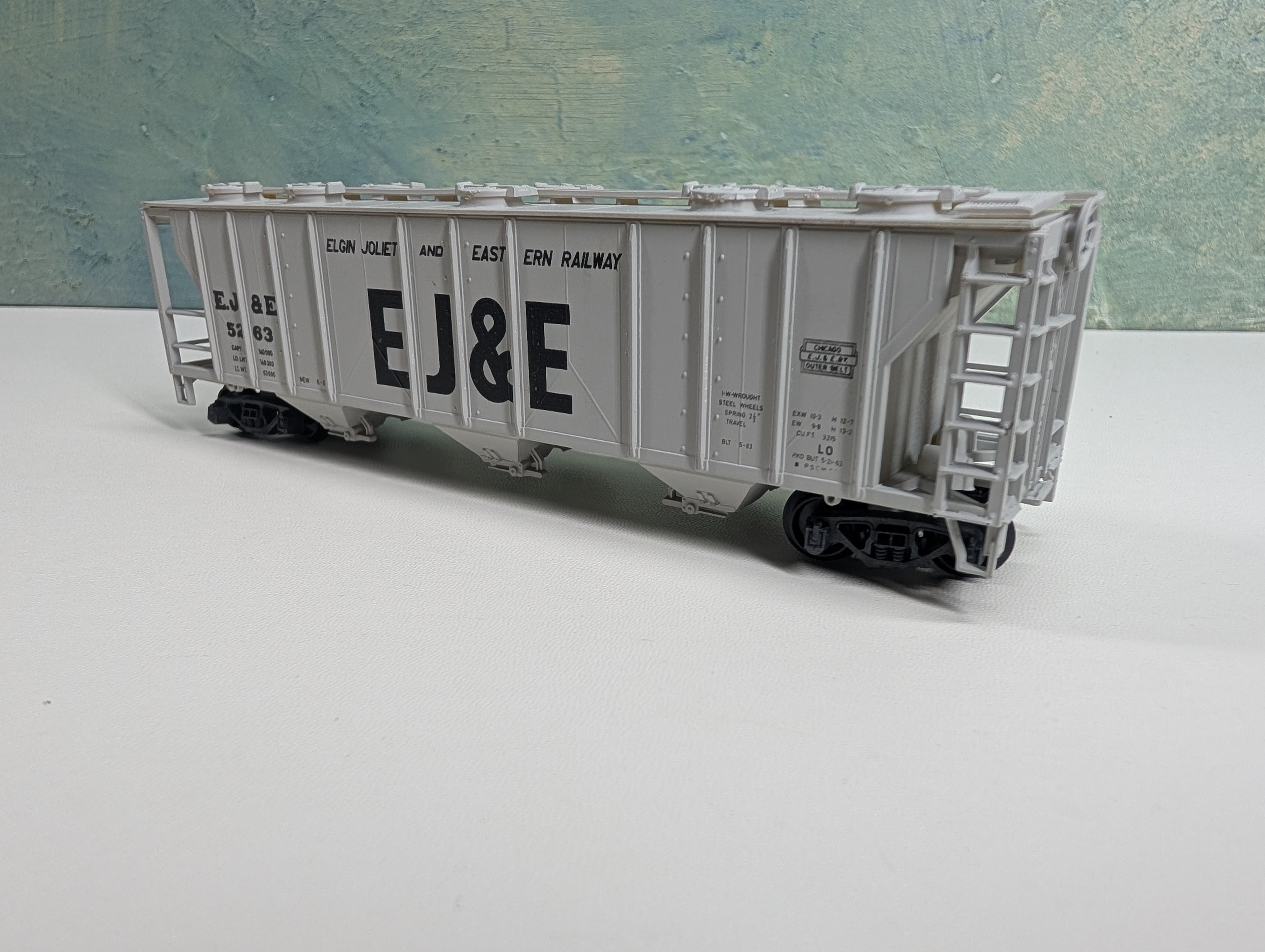 USED HO Scale 3 Bay Covered Hopper Elgin Joliet & Eastern EJ&E #5263