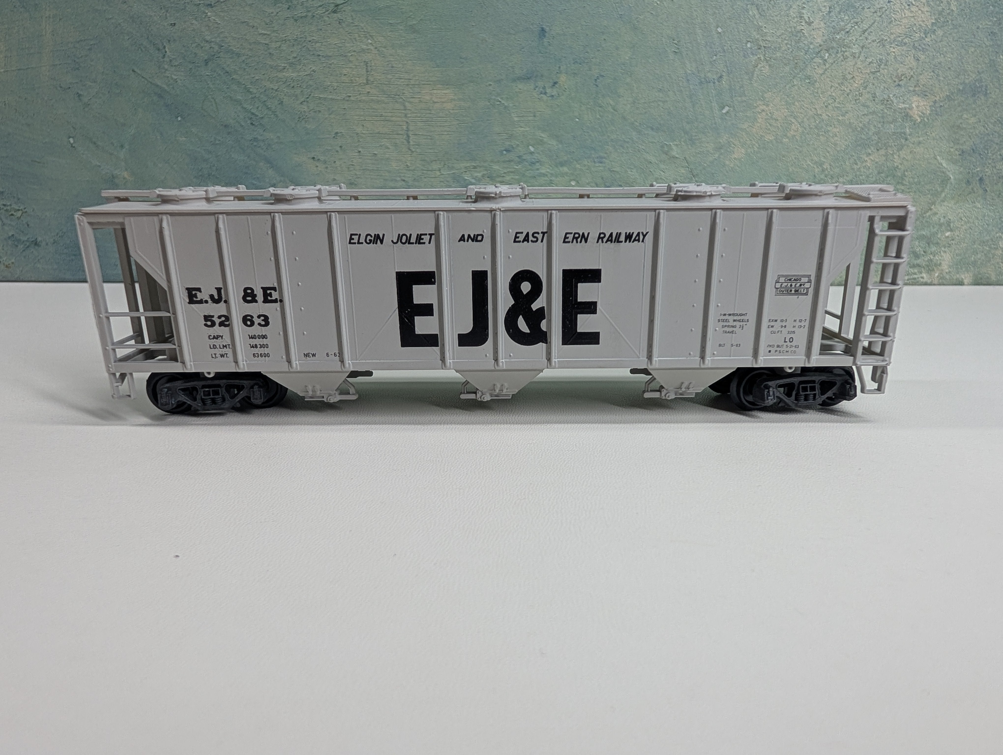 USED HO Scale 3 Bay Covered Hopper Elgin Joliet & Eastern EJ&E #5263