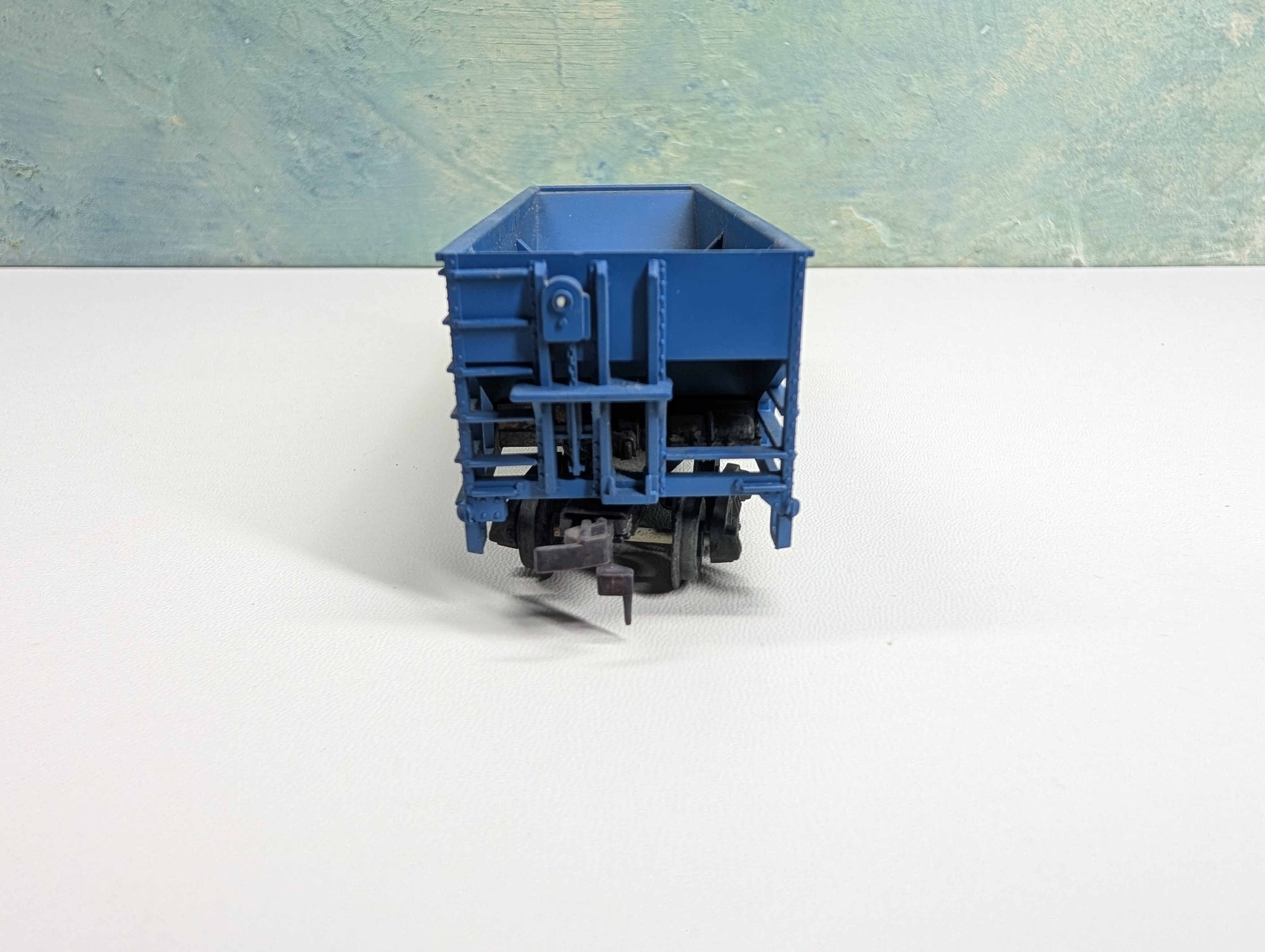 USED Tyco HO Scale Operating 2 Bay Hopper Boston and Maine BM #10056