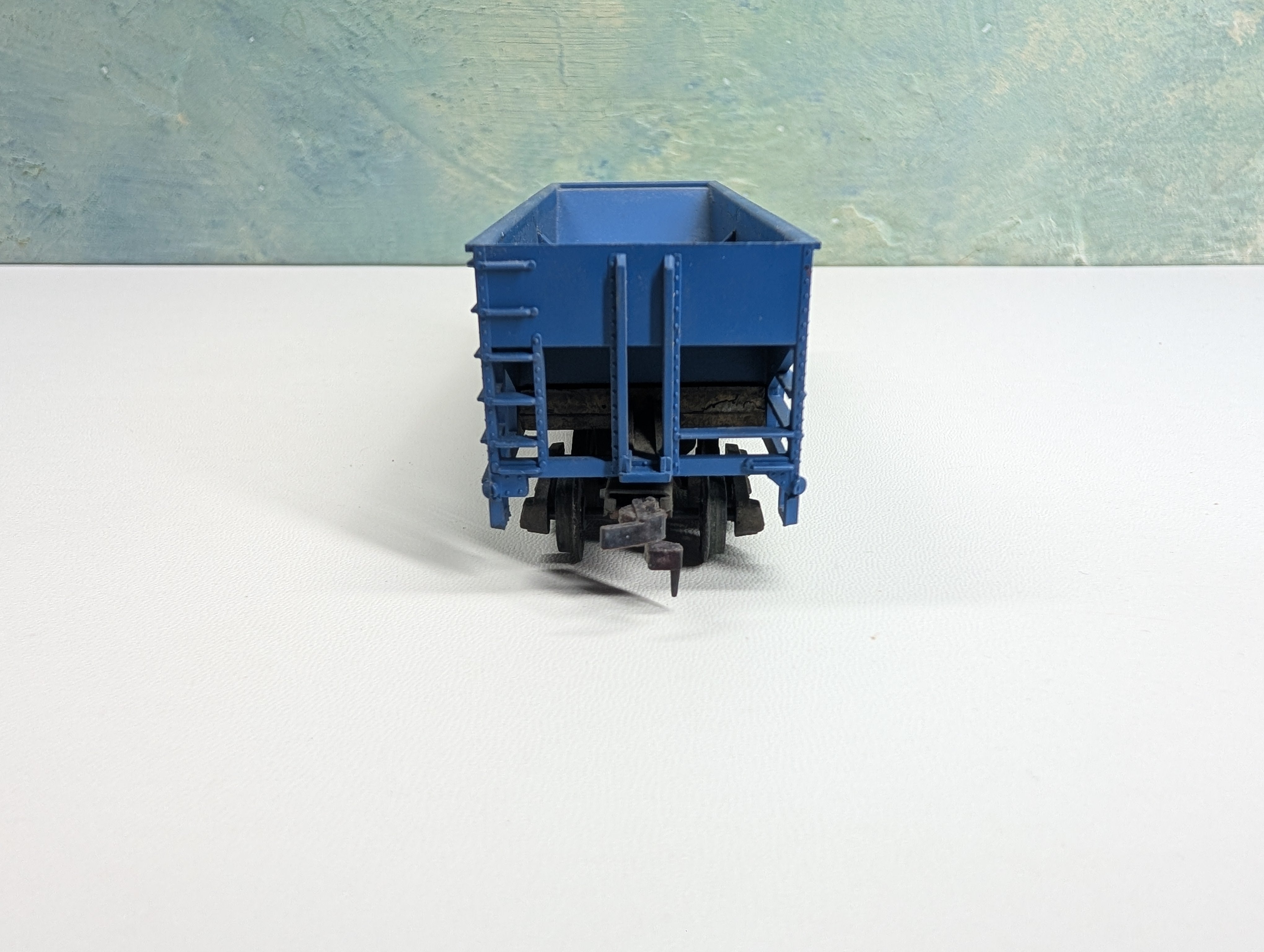 USED Tyco HO Scale Operating 2 Bay Hopper Boston and Maine BM #10056