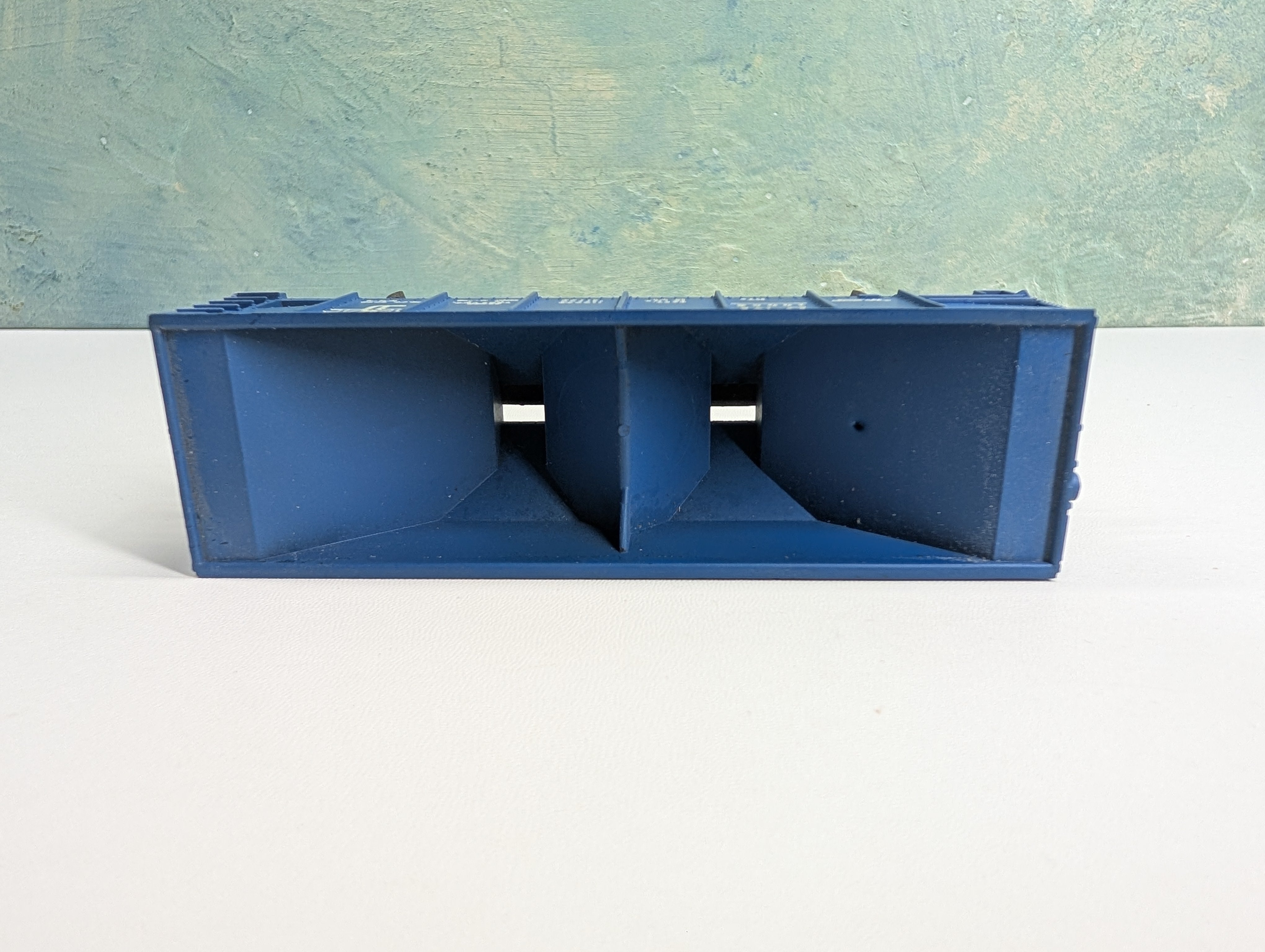 USED Tyco HO Scale Operating 2 Bay Hopper Boston and Maine BM #10056