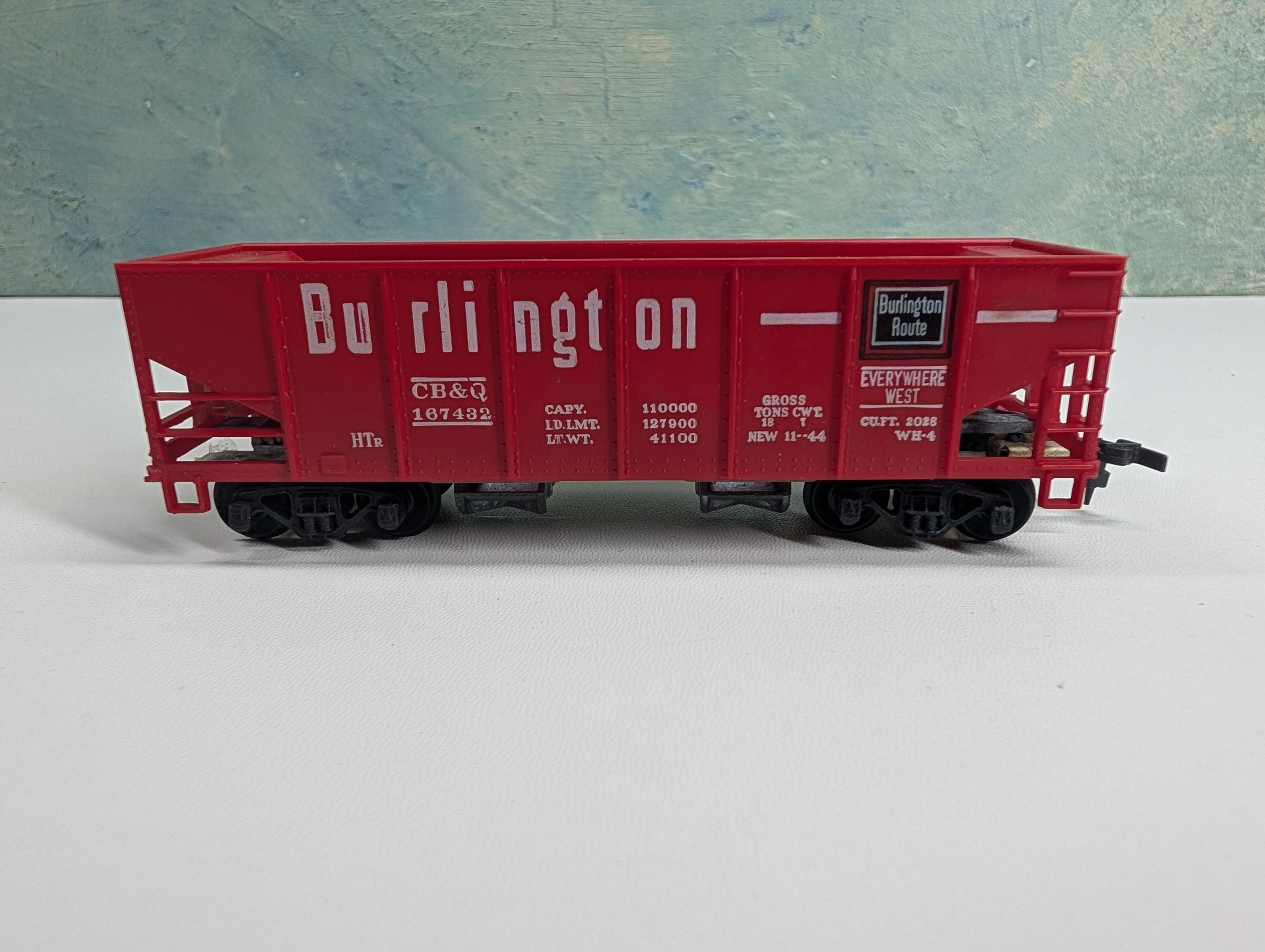 USED Tyco HO Scale Operating 2 Bay Hopper Burlington CB&Q #167432