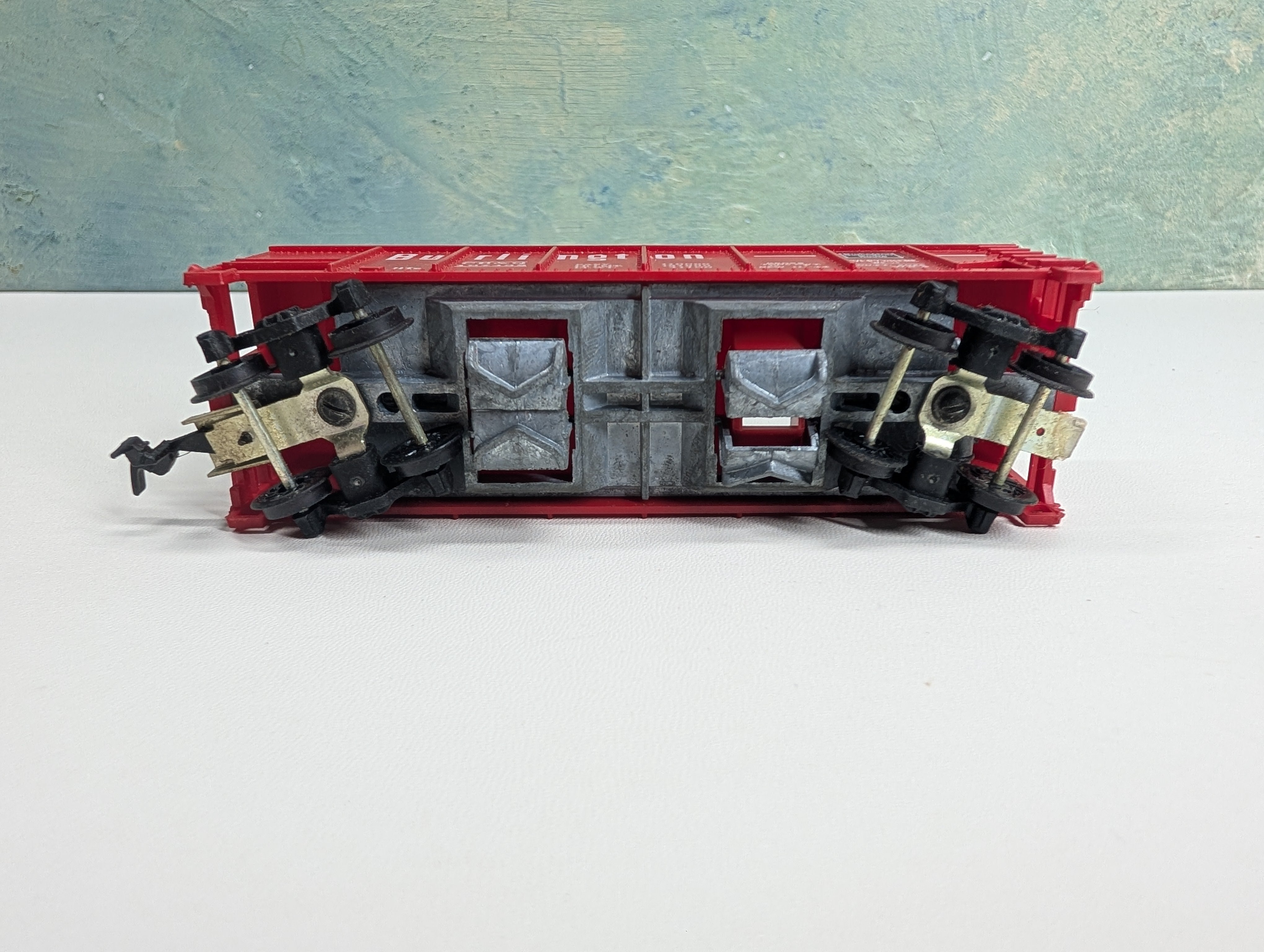 USED Tyco HO Scale Operating 2 Bay Hopper Burlington CB&Q #167432