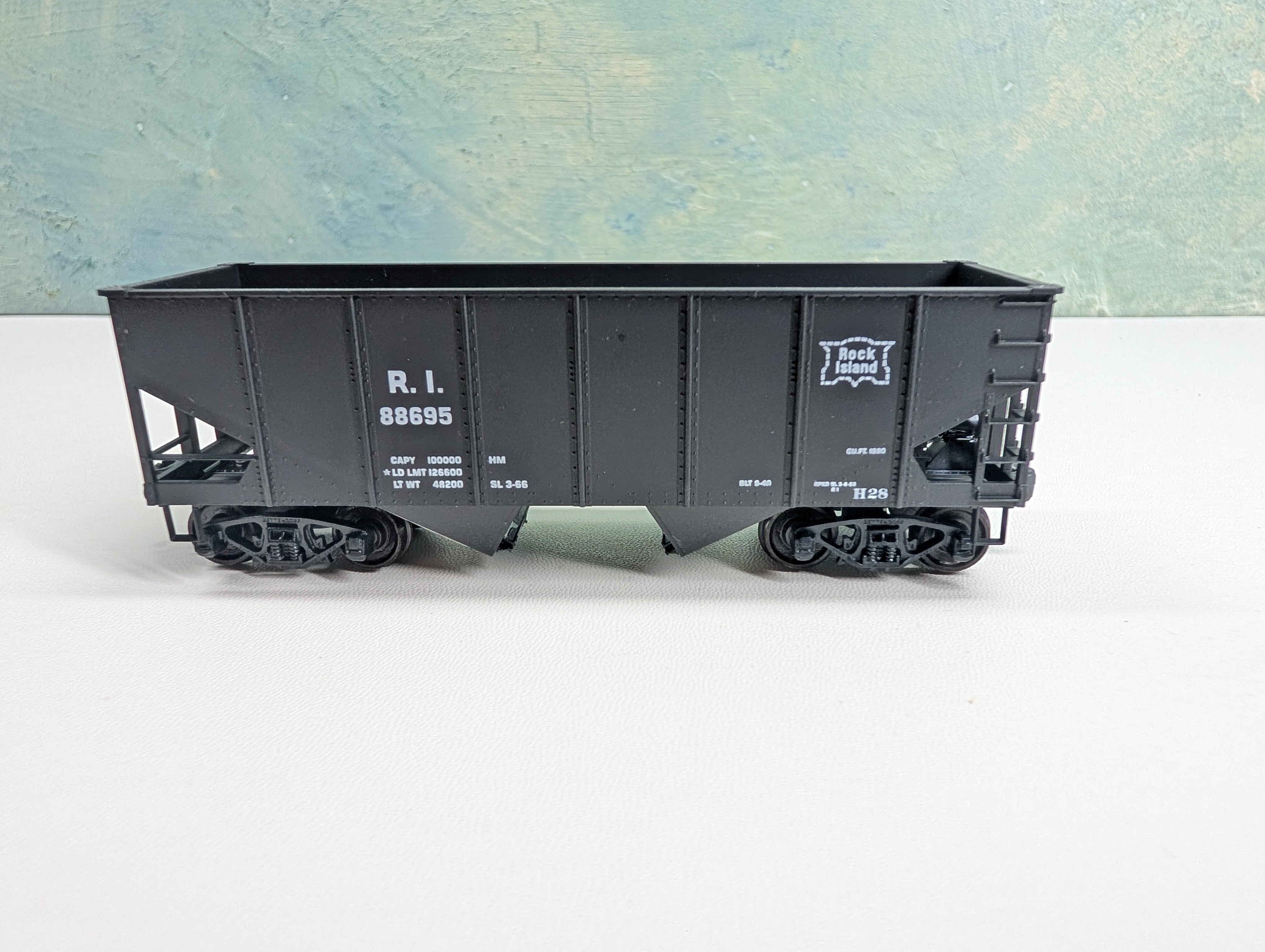 USED Accurail HO Scale 2 Bay Hopper Rock Island RI #88695