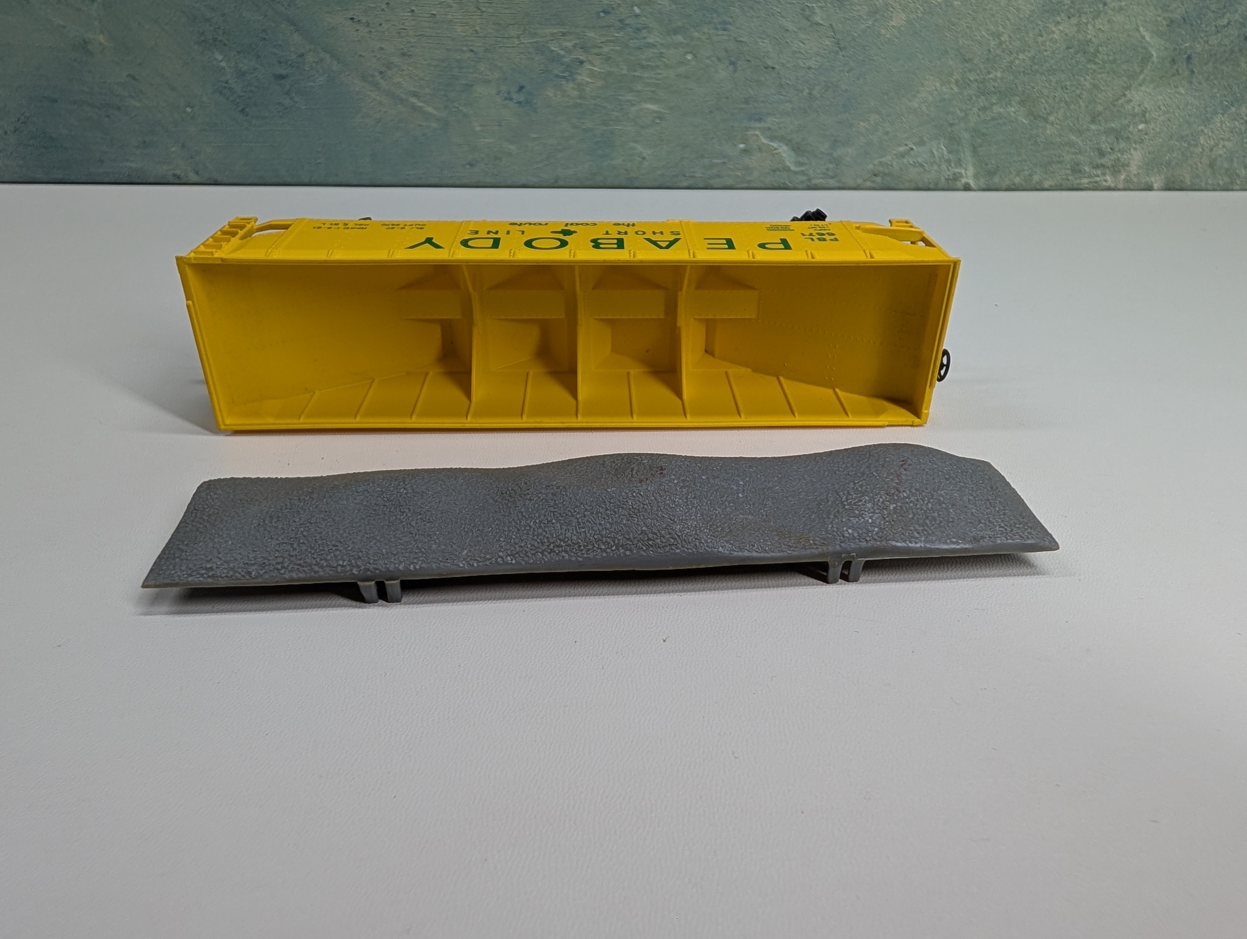 USED Model Power HO Scale Quad Hopper Peabody PSL #6671 w/ Rock Load