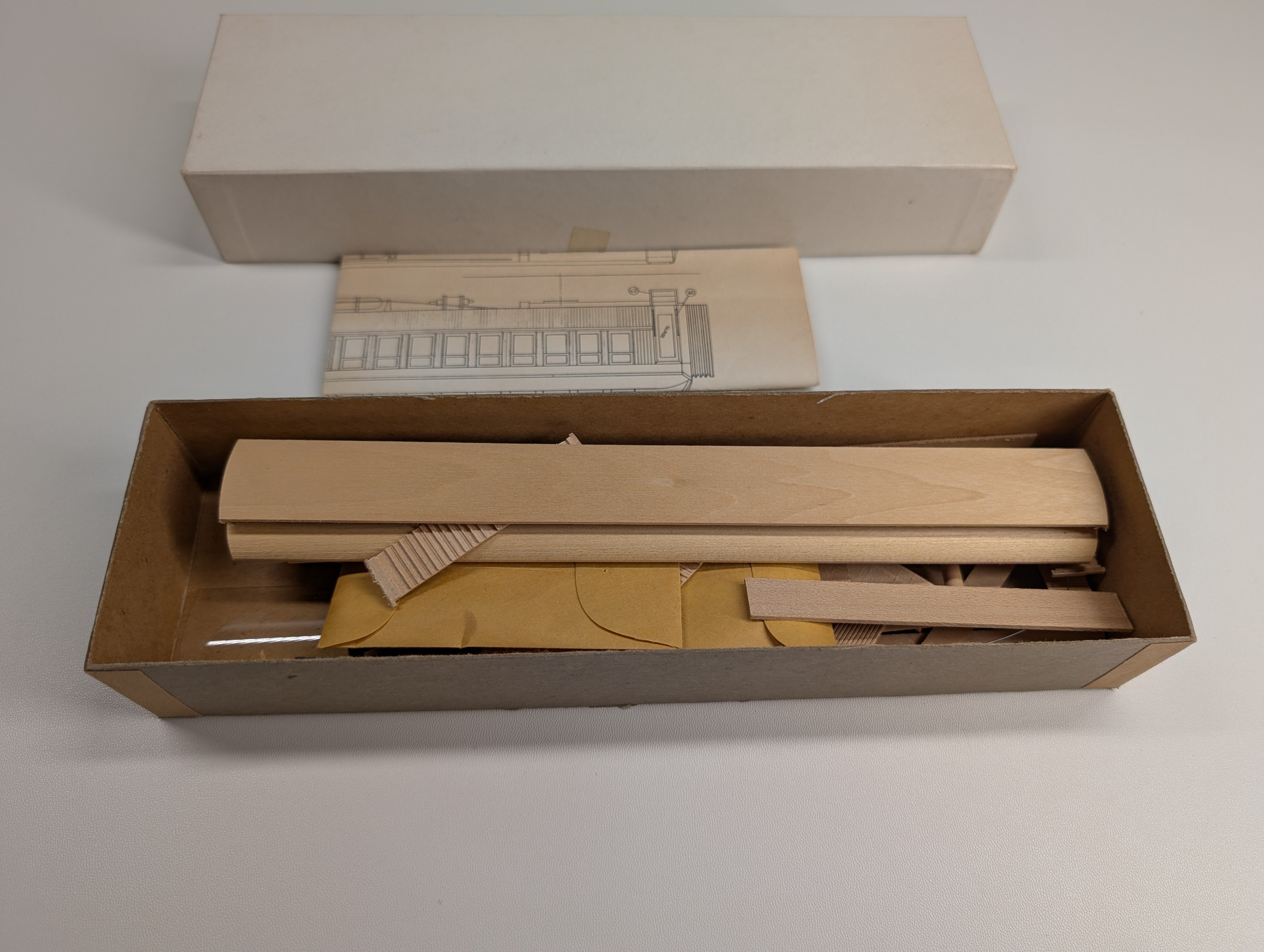 USED La Belle HO Scale Lot of Coach and Baggage Passenger Cars Wood KIT (3 pcs)