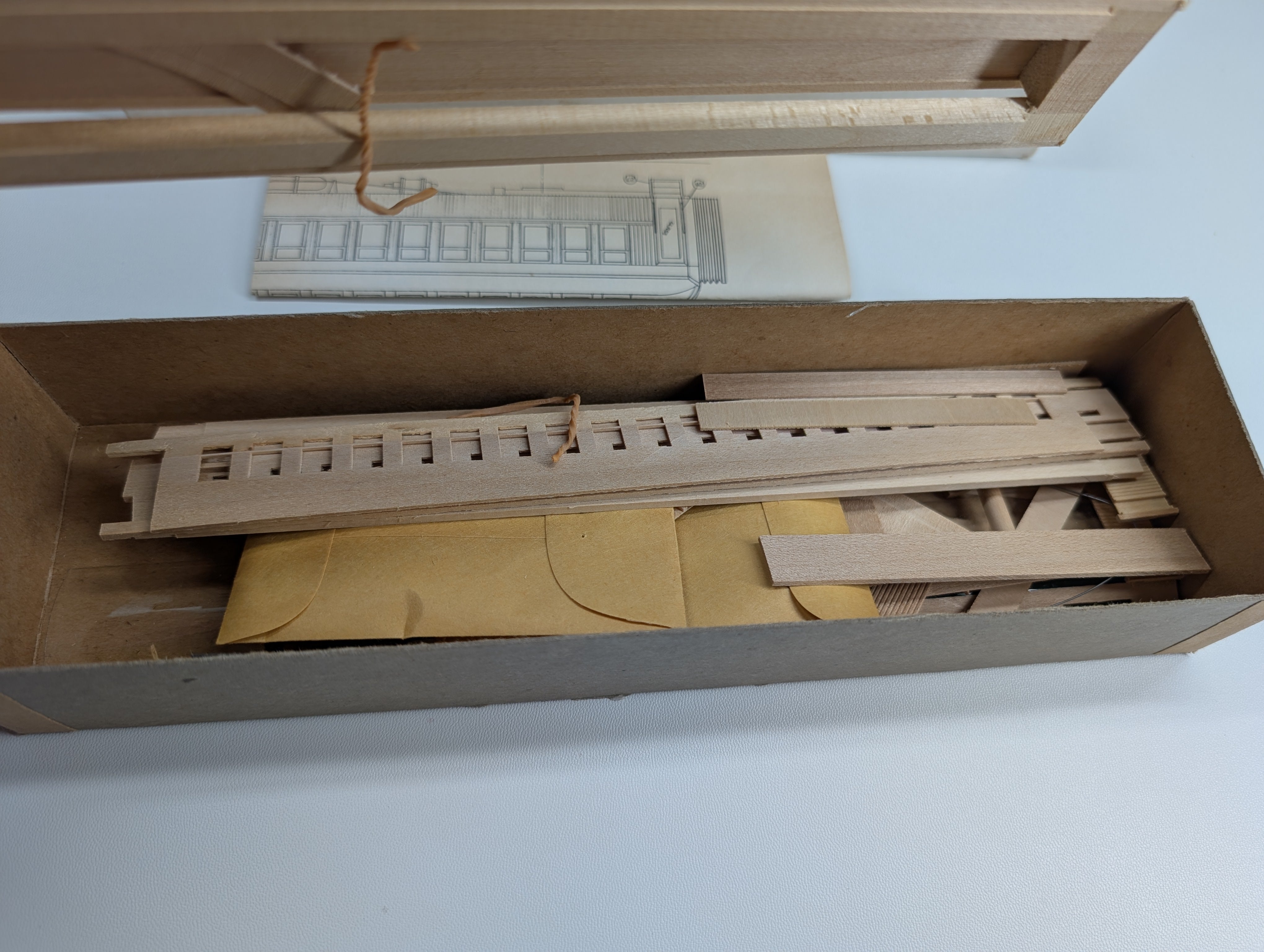 USED La Belle HO Scale Lot of Coach and Baggage Passenger Cars Wood KIT (3 pcs)