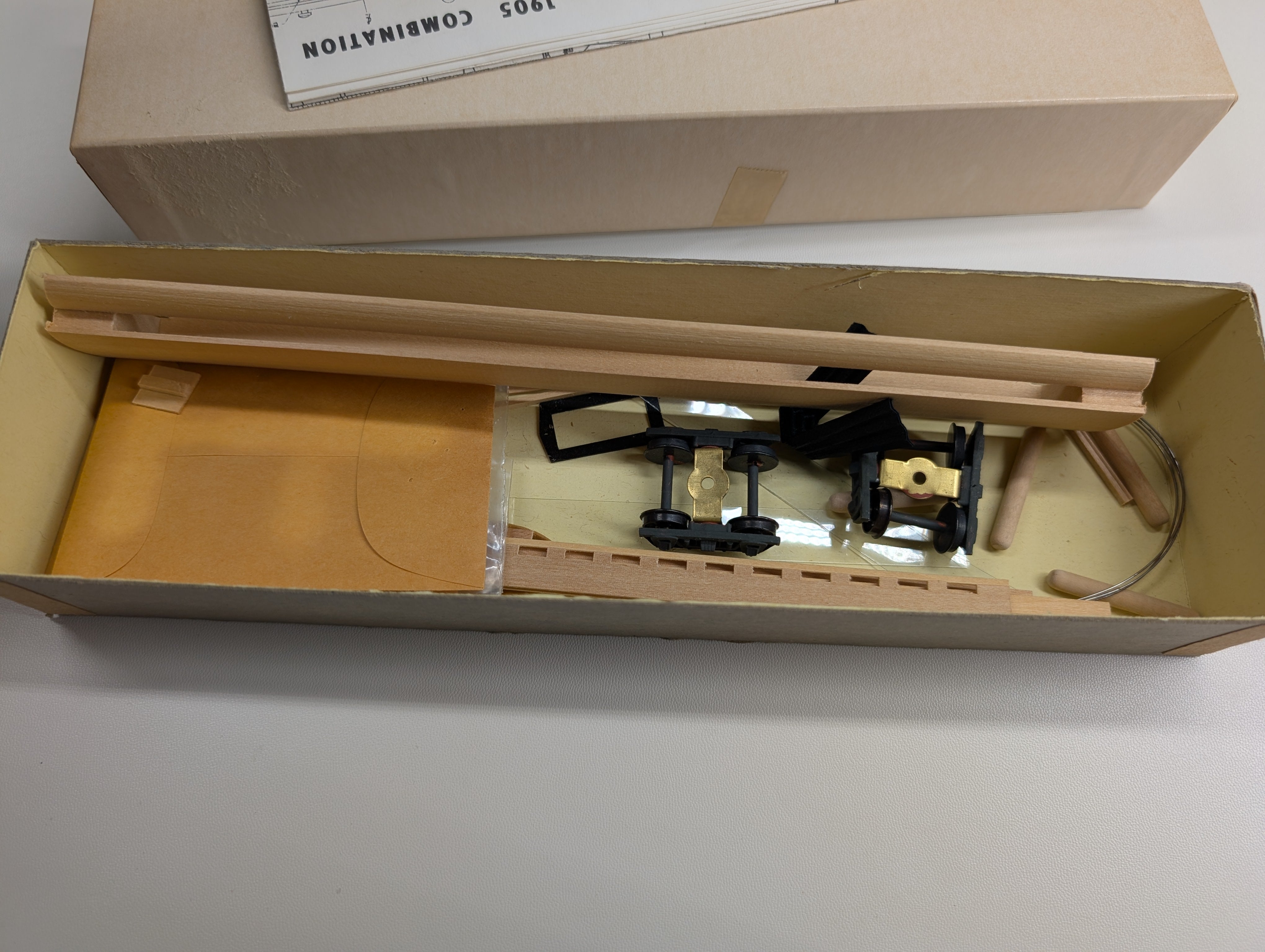 USED La Belle HO Scale Lot of Coach and Baggage Passenger Cars Wood KIT (3 pcs)