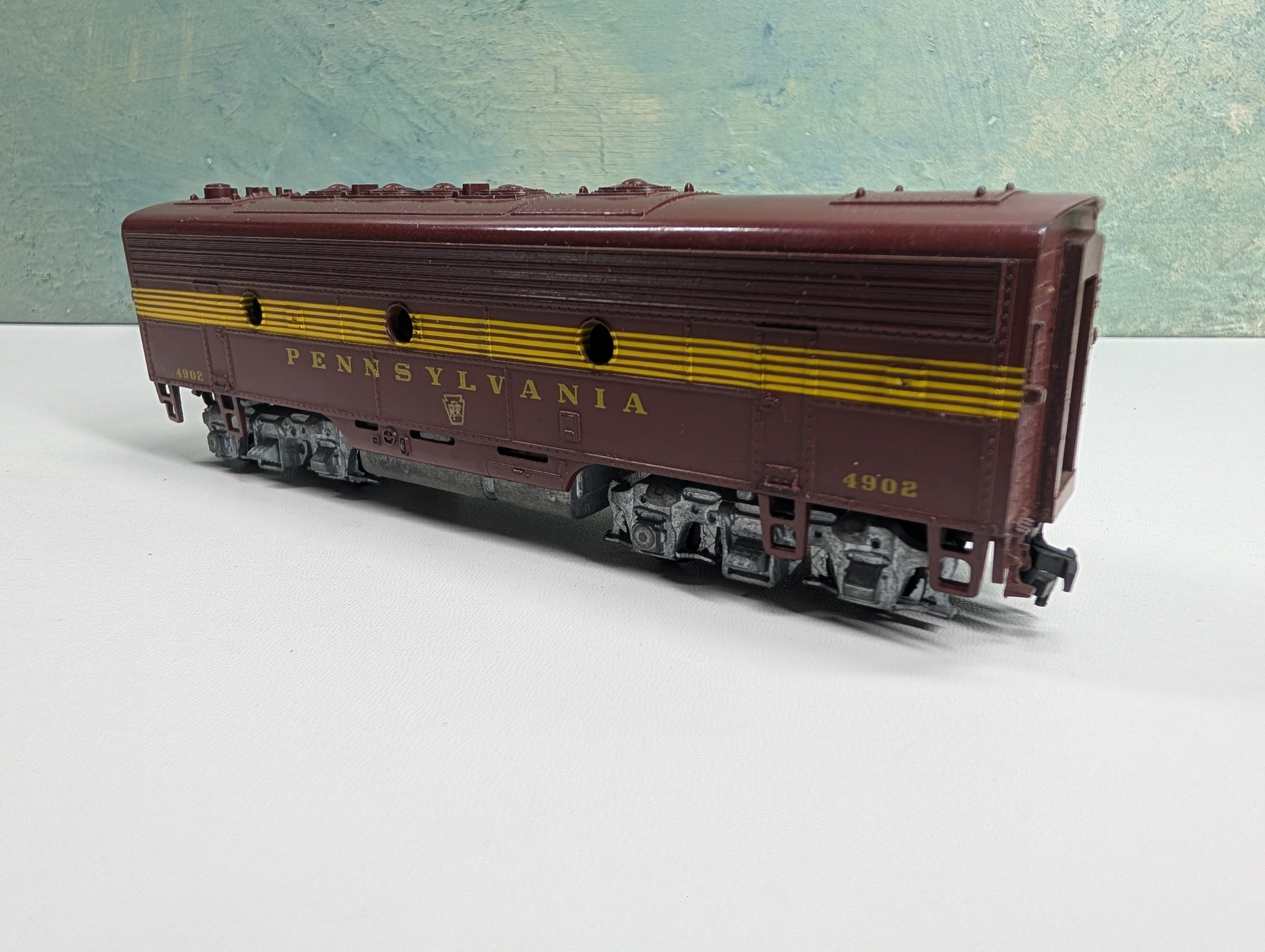 USED Athearn HO Scale Unpowered B Unit Diesel Locomotive Pennsylvania PRR #4902