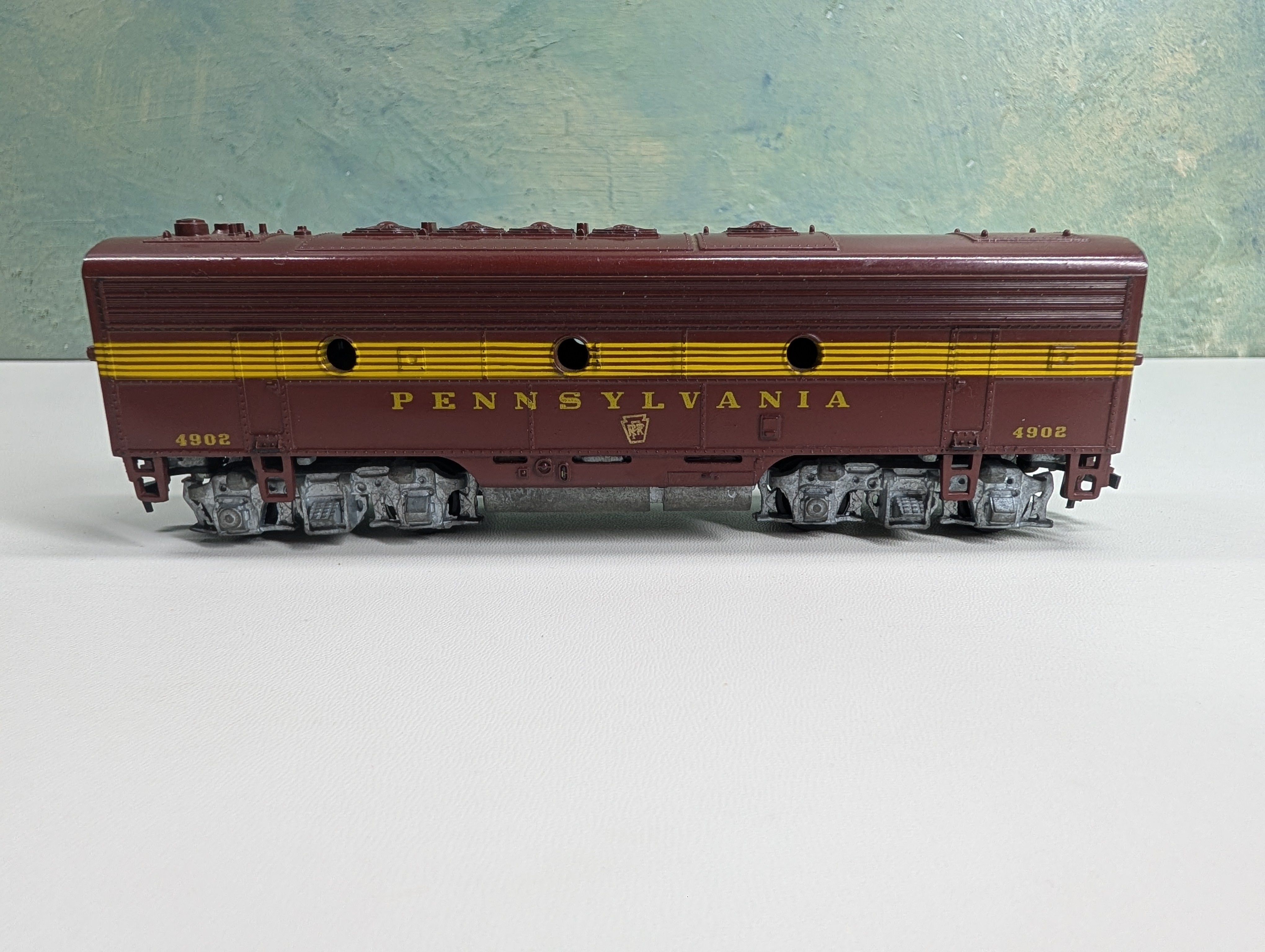USED Athearn HO Scale Unpowered B Unit Diesel Locomotive Pennsylvania PRR #4902