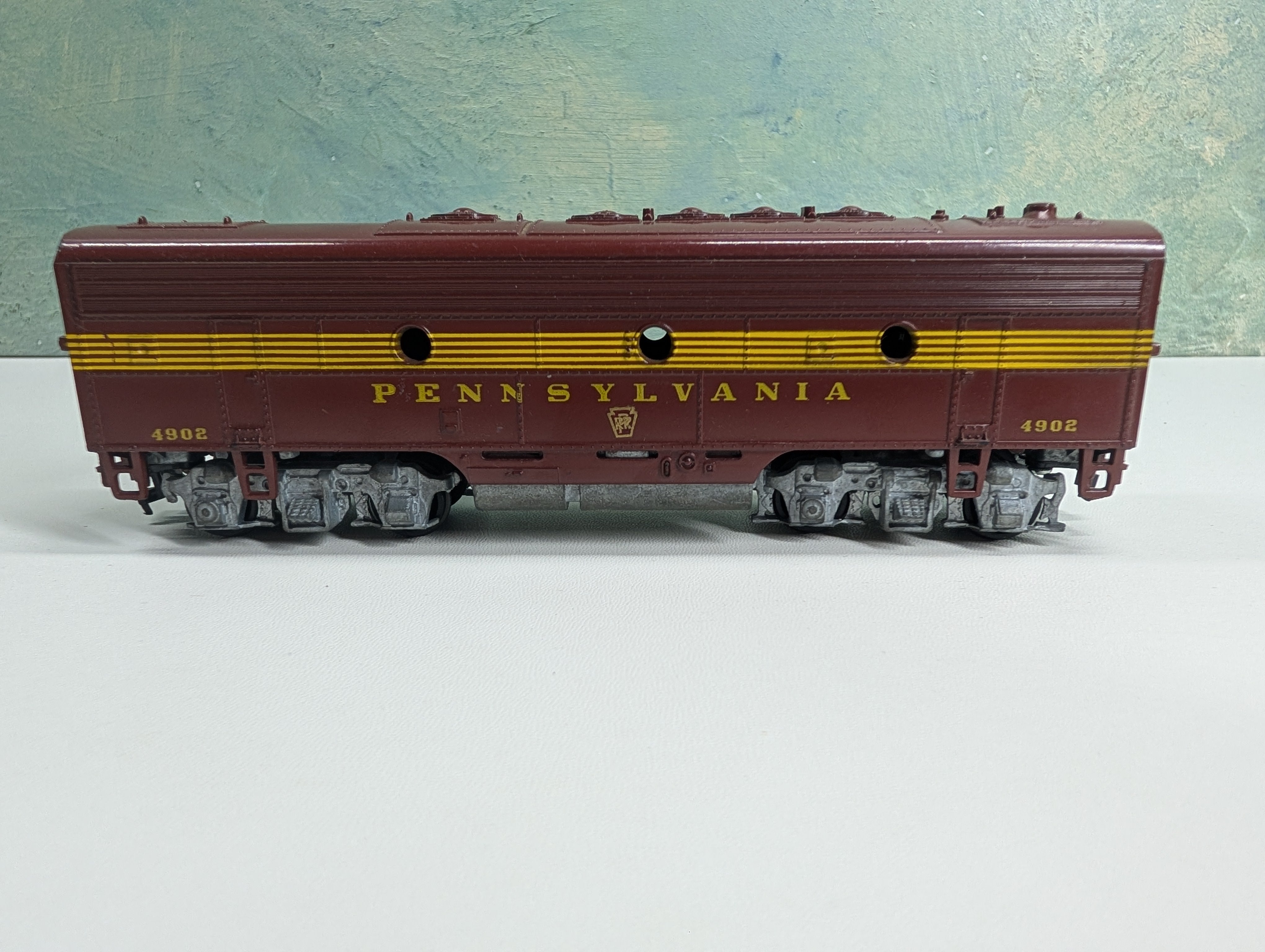 USED Athearn HO Scale Unpowered B Unit Diesel Locomotive Pennsylvania PRR #4902