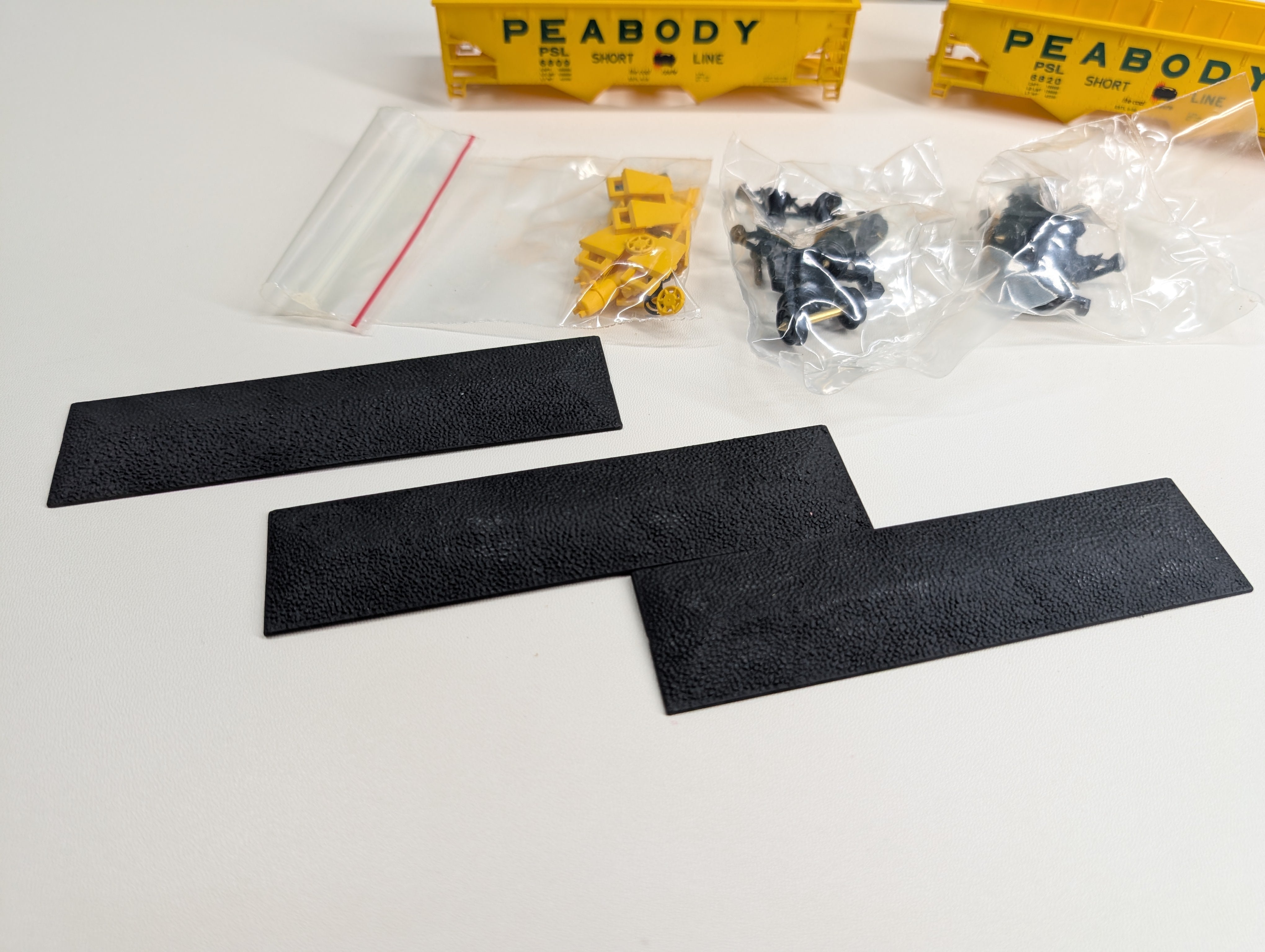 USED Walthers 932-9082 HO Scale 2 Bay Hopper Peabody PSL #6802, 6809, 6820 KIT (3 pcs)