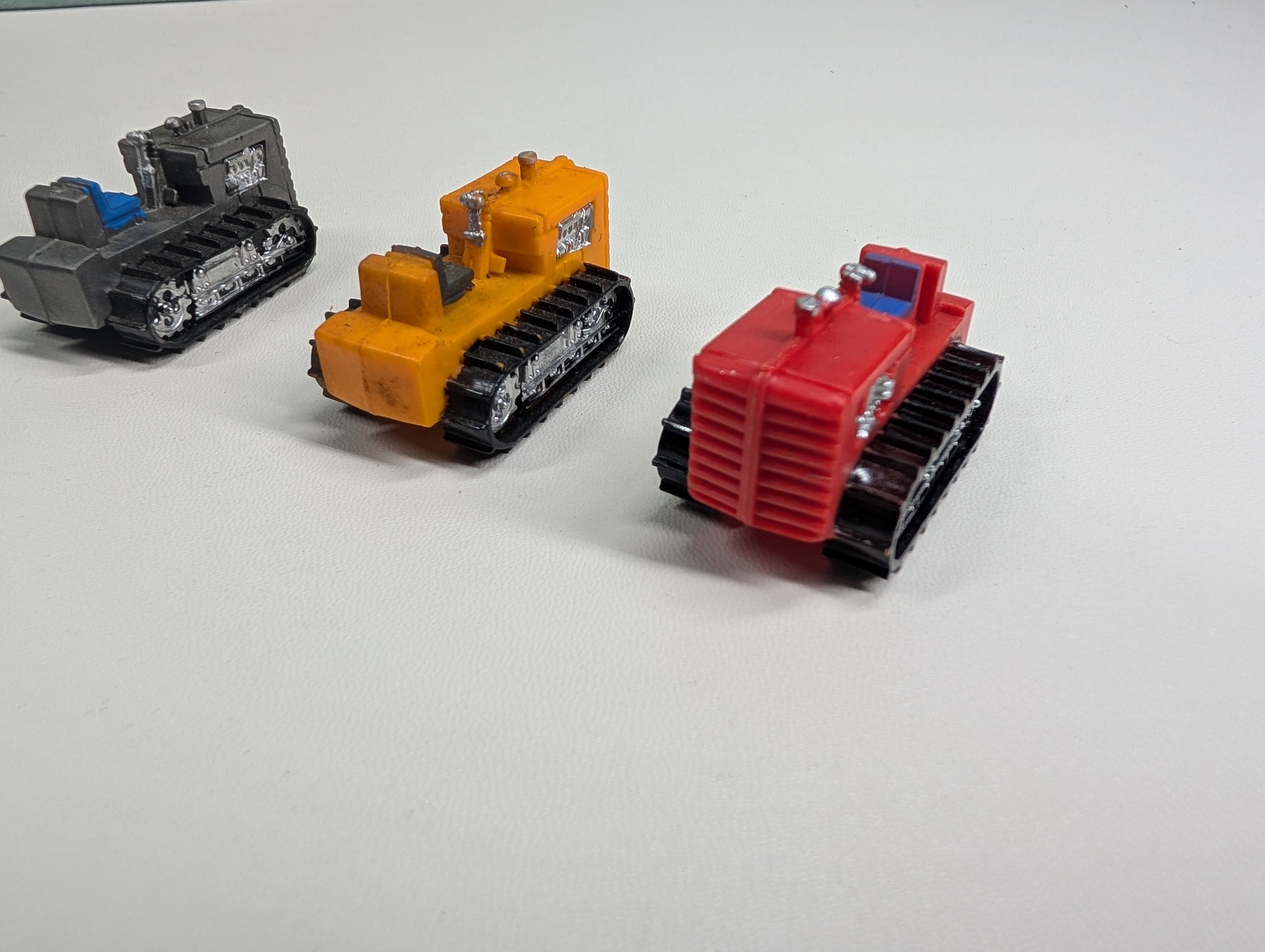 USED Tyco HO Scale Tractor Load for Flat Cars (3 pcs)